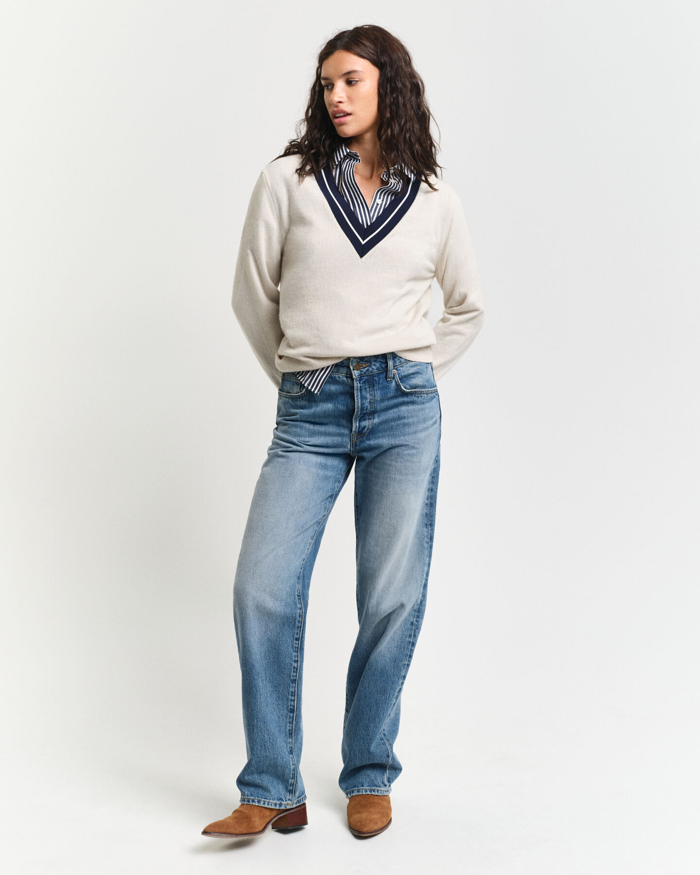 V-Neck Pullover mit Kontrasten