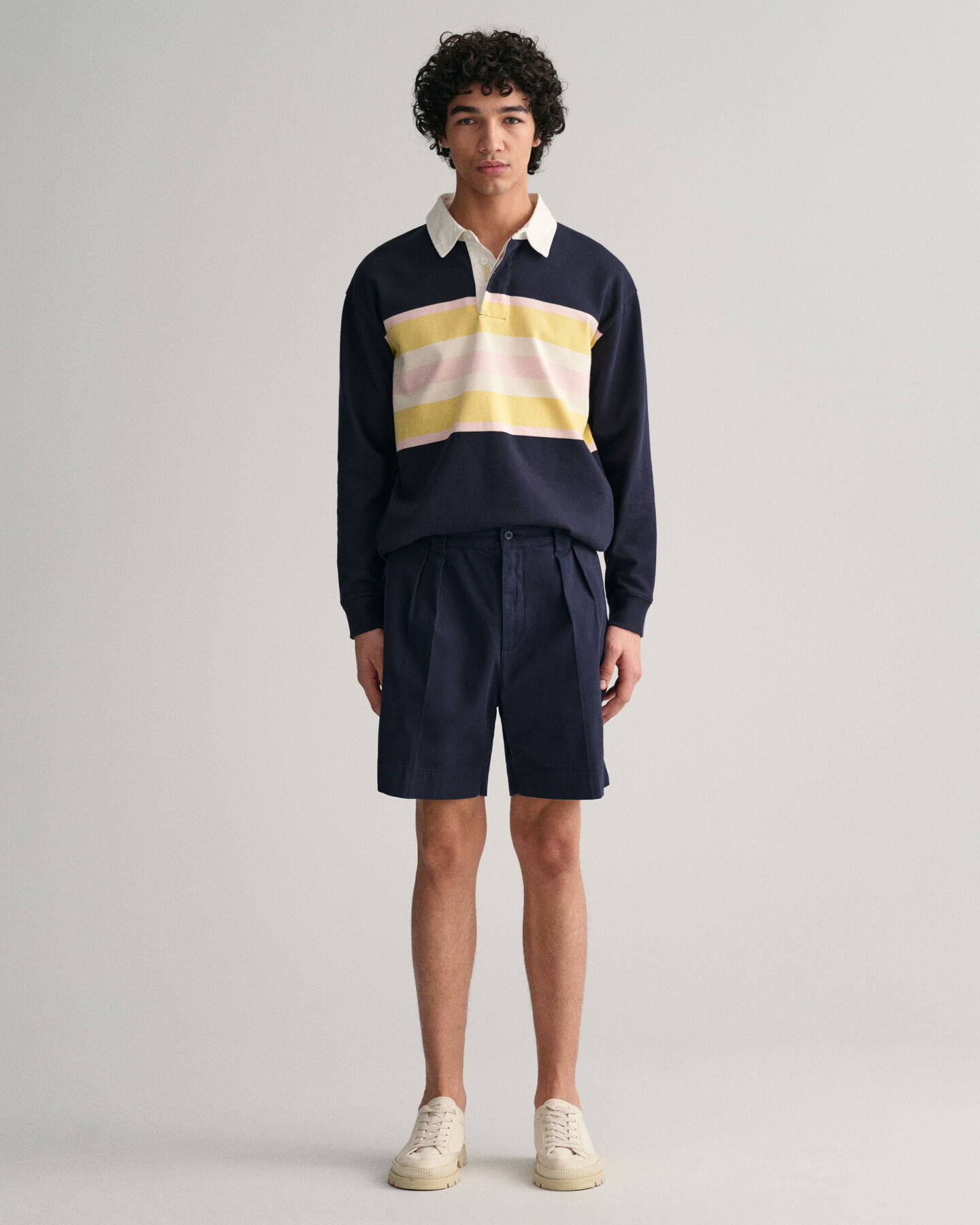 Twill-Chinoshorts mit Bundfalten