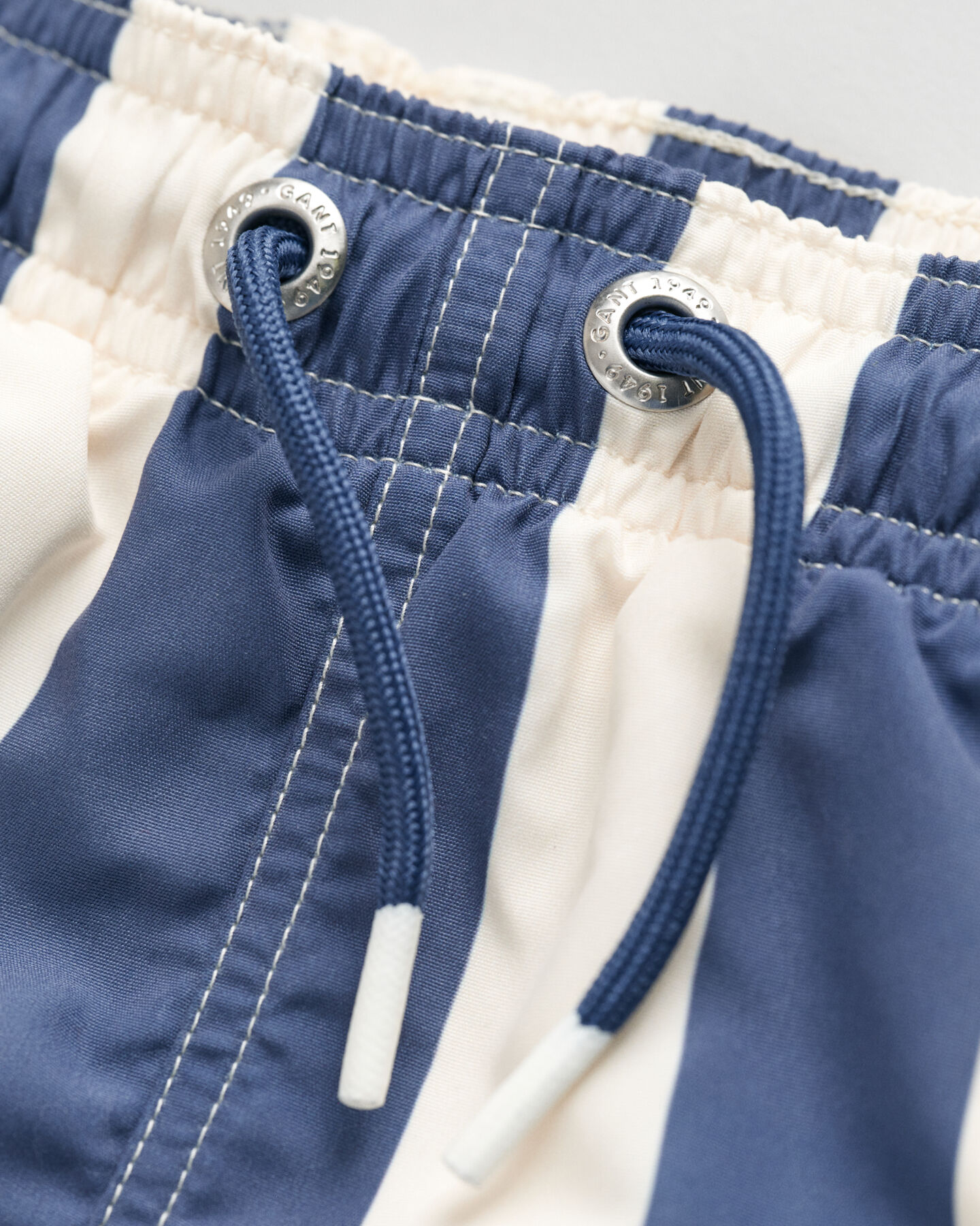 Boys Badeshorts mit Blockstreifen