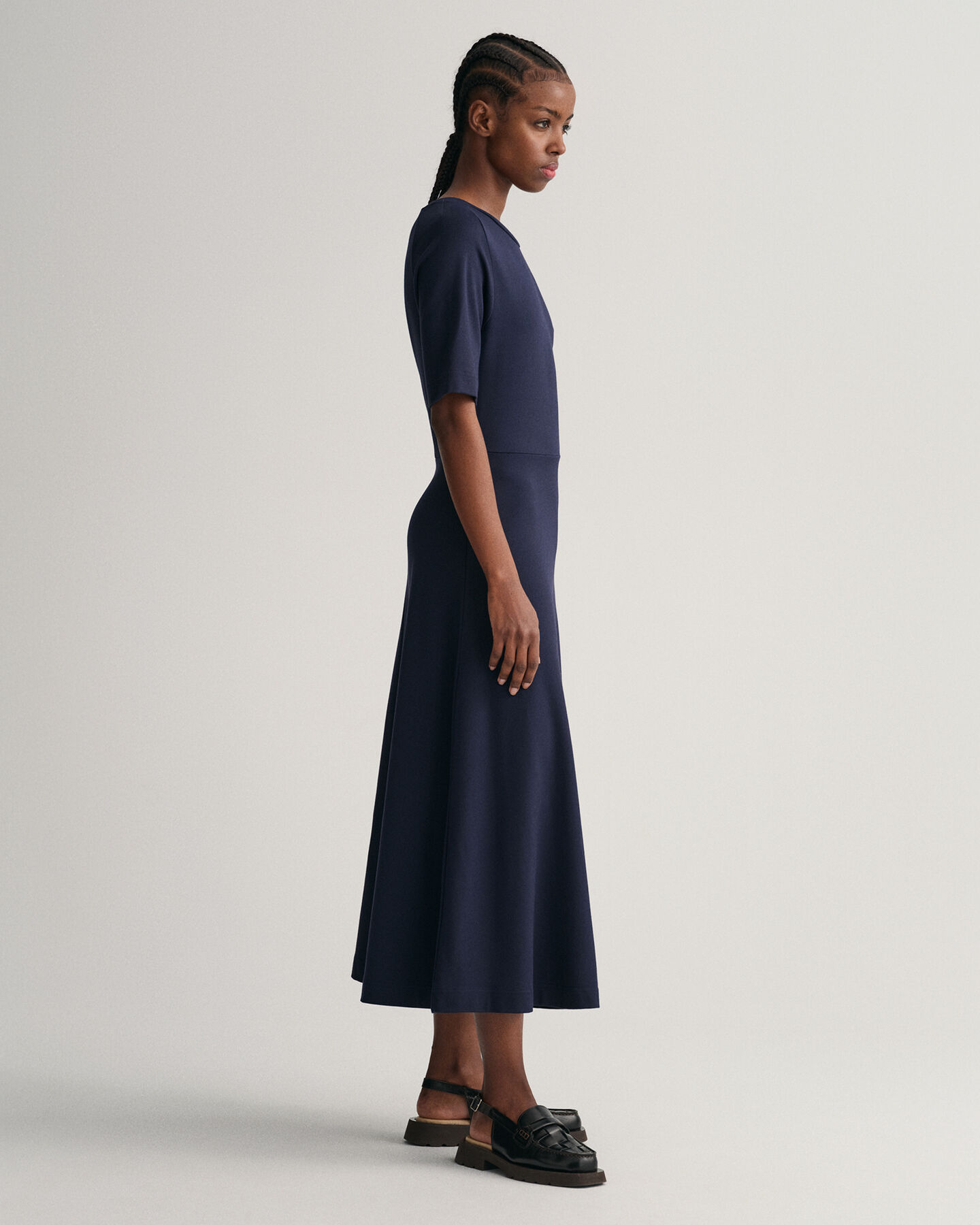 Ausgestelltes Kurzarm Rundhalskleid