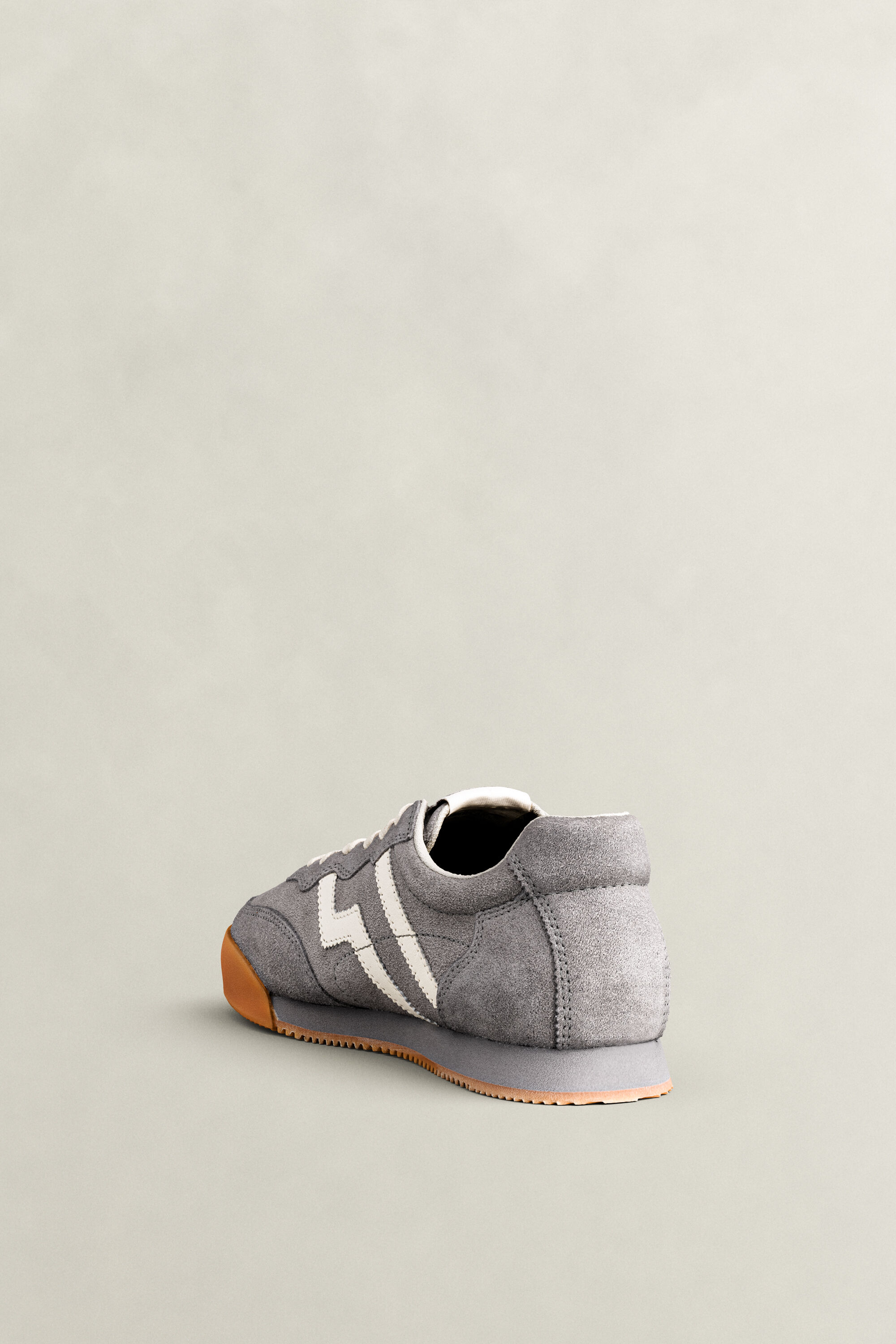 Beylana Sneaker aus Veloursleder — CONCRETE GREY