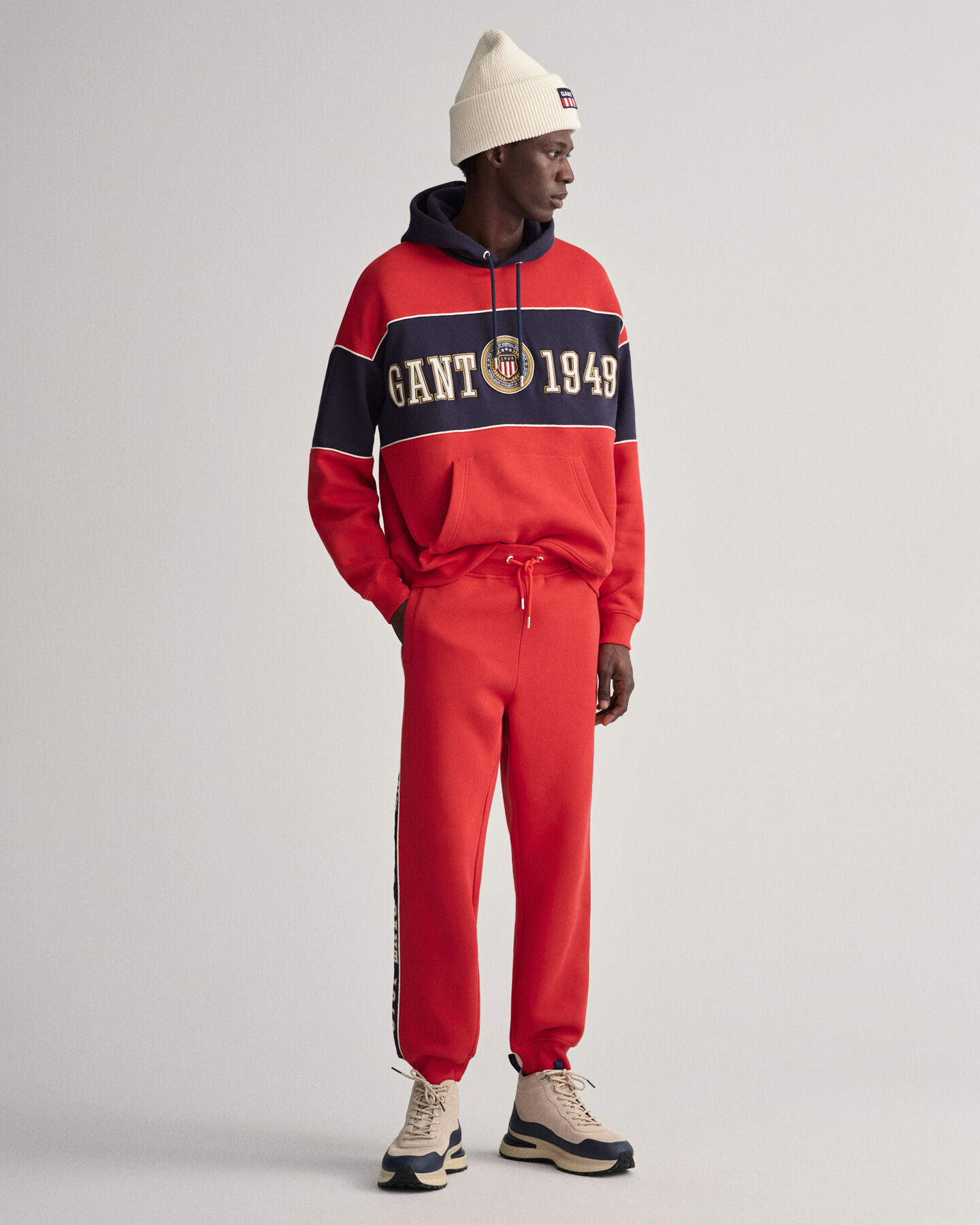 Sweathose mit Kontrasteins&auml;tzen