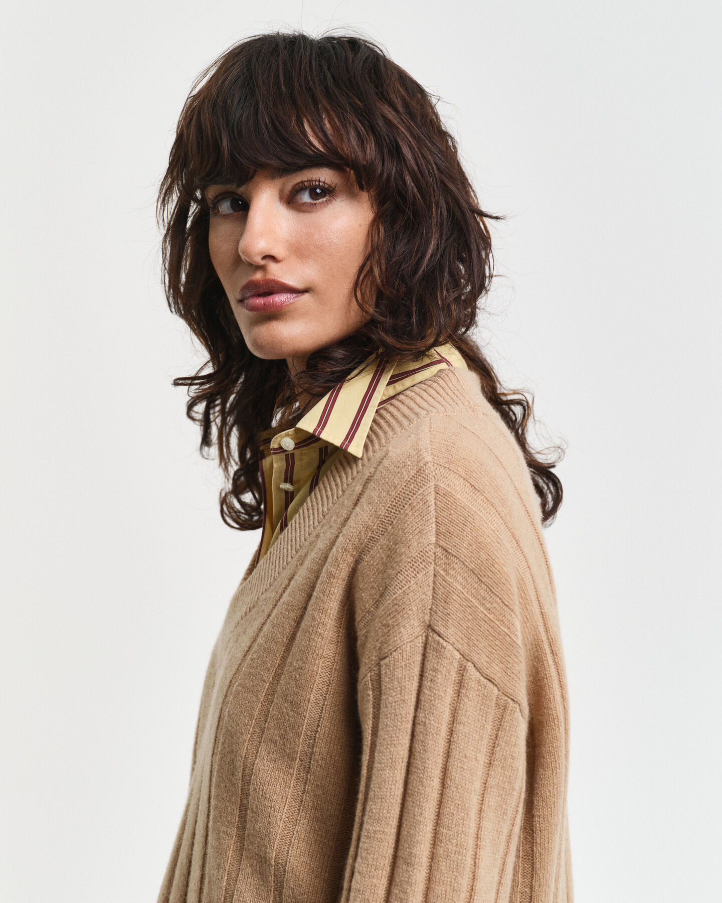 Breit gerippter V-Neck Wollpullover