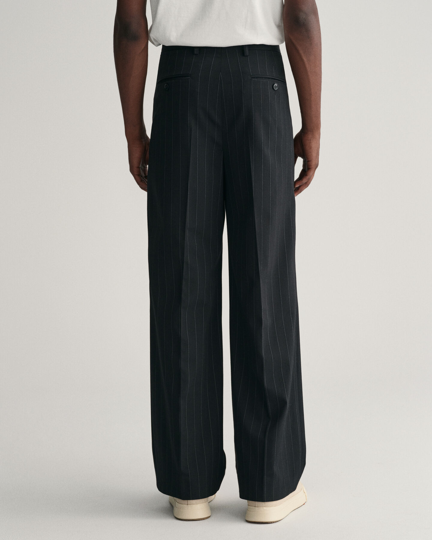 Anzughose mit Nadelstreifen und Bundfalten