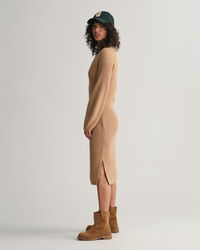 Geripptes Wollkeid mit V-Ausschnitt