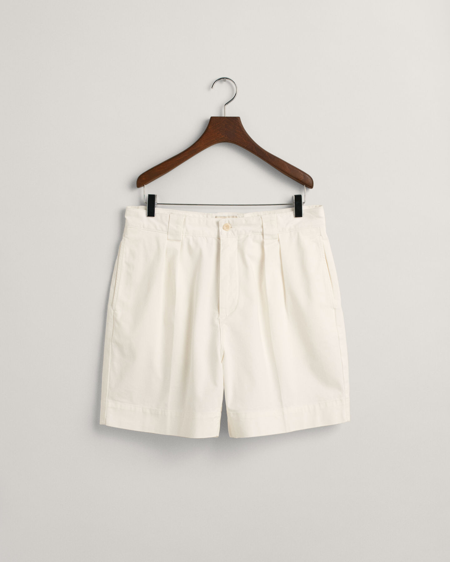 Twill-Chinoshorts mit Bundfalten