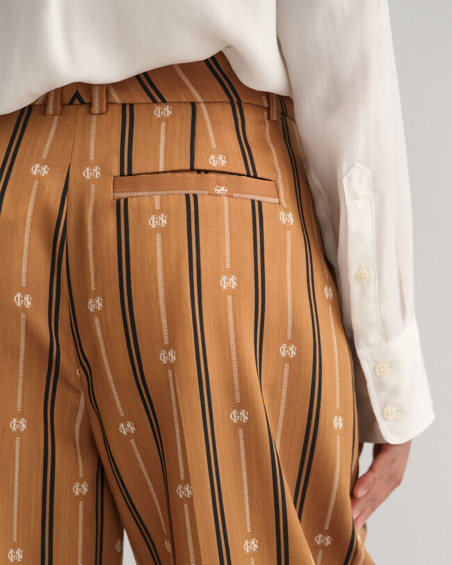 Relaxed Fit Monogram Hose mit Streifen