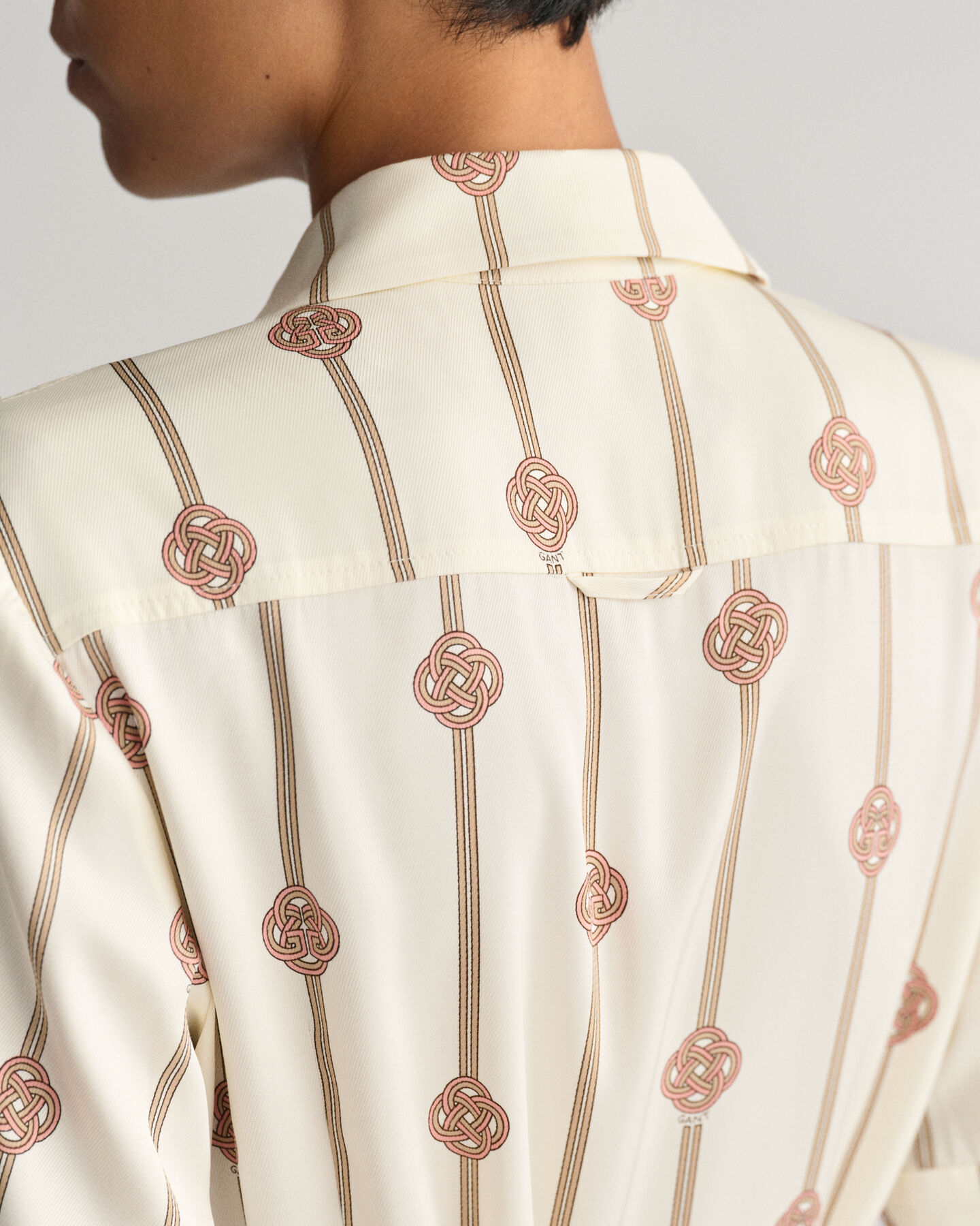 Kurzärmliges Hemdblusenkleid mit Print