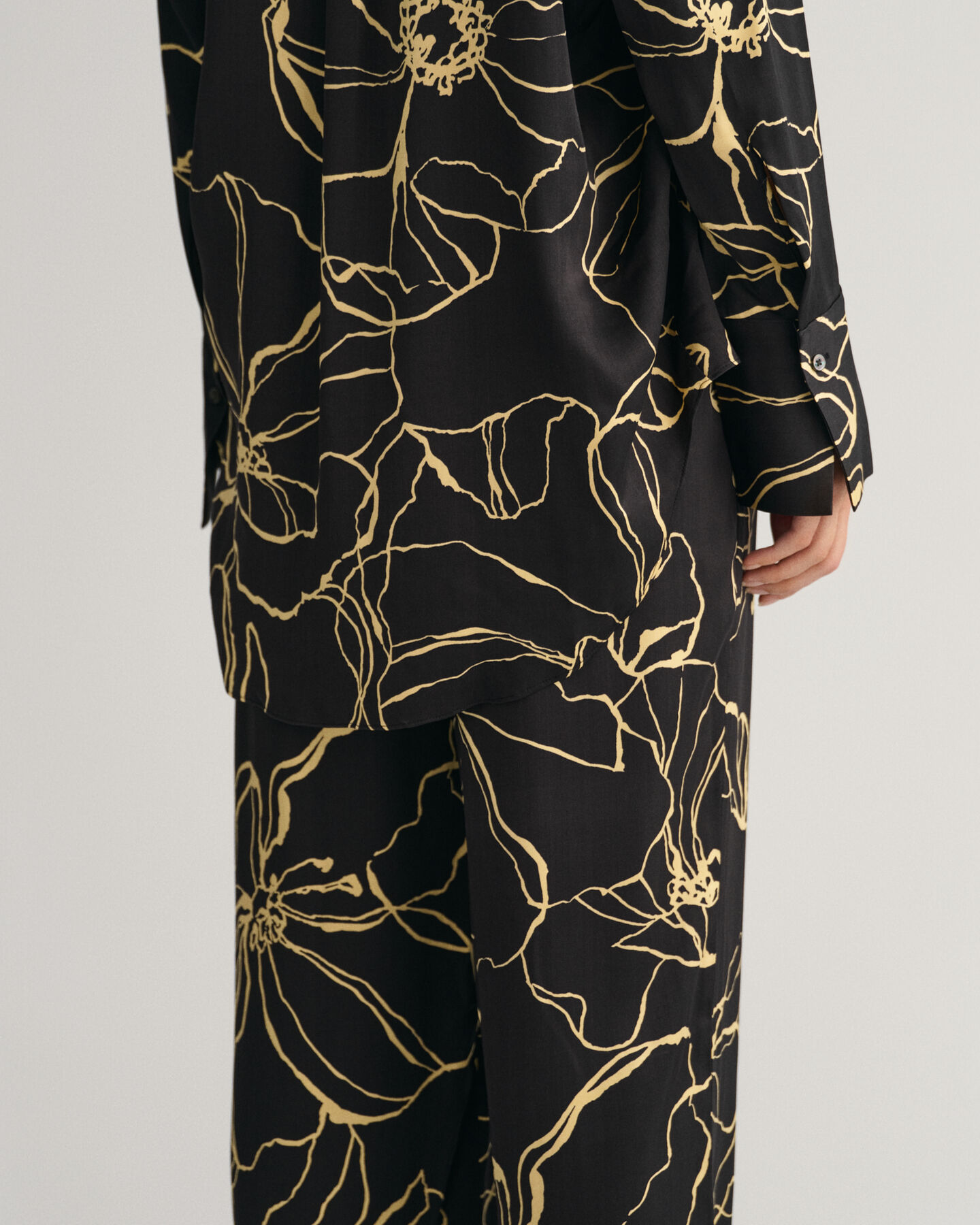 Line Drawing Pull-On Hose