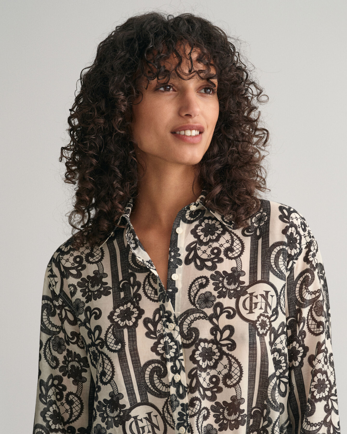 Relaxed Fit Baumwoll Seiden Bluse mit Spitzen-Print