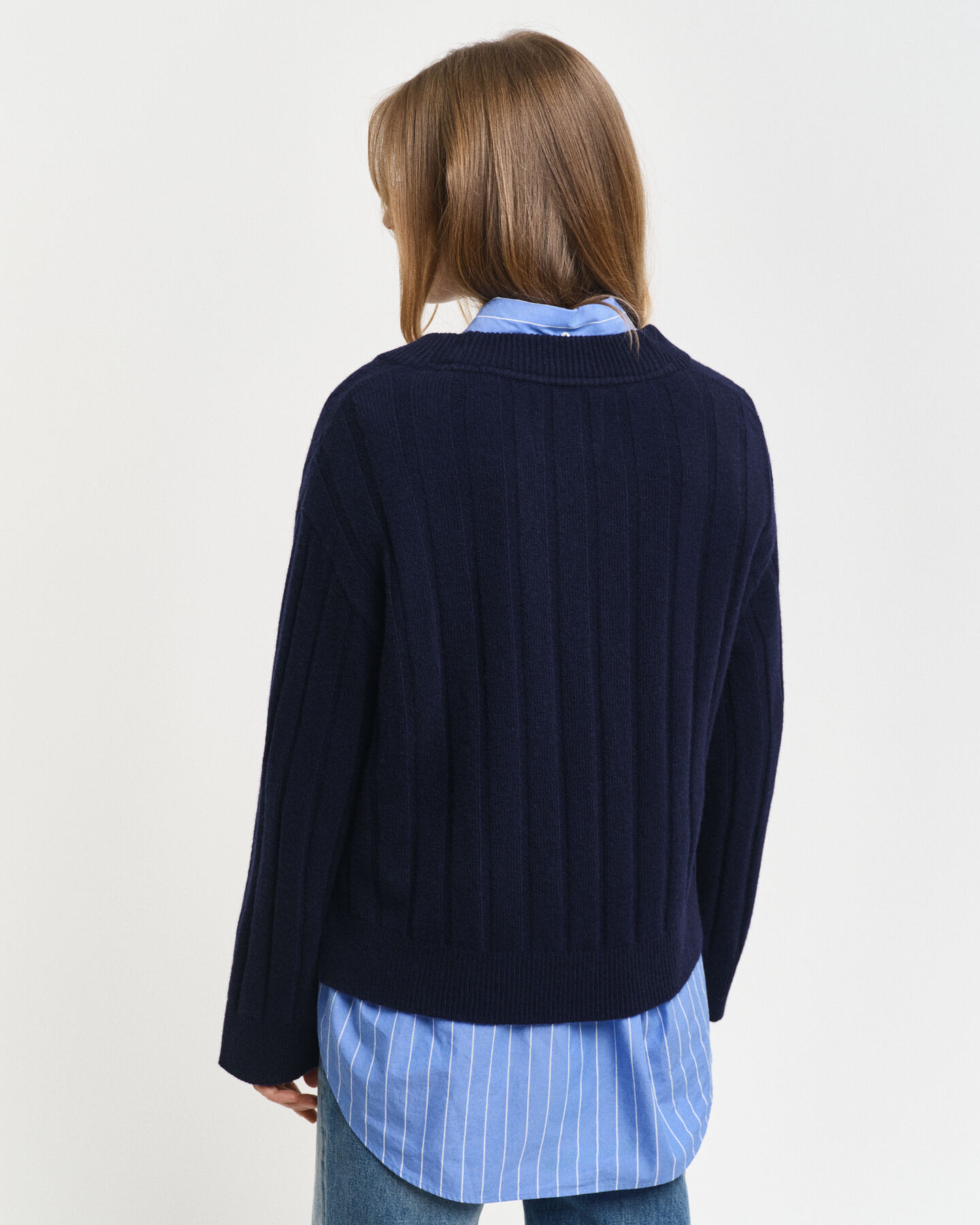 Breit gerippter V-Neck Wollpullover
