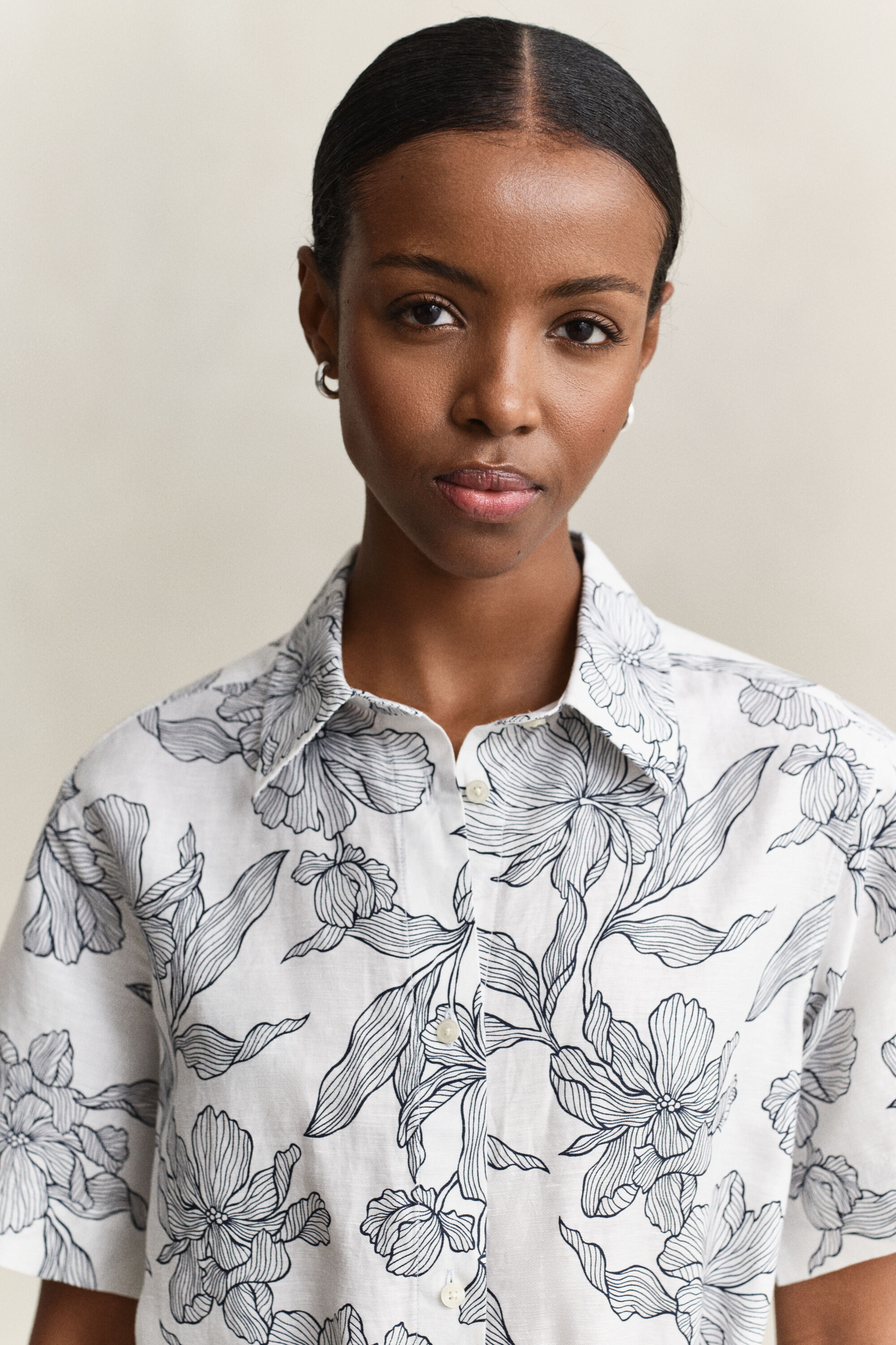 Geblümtes Hemdblusenkleid aus Leinen