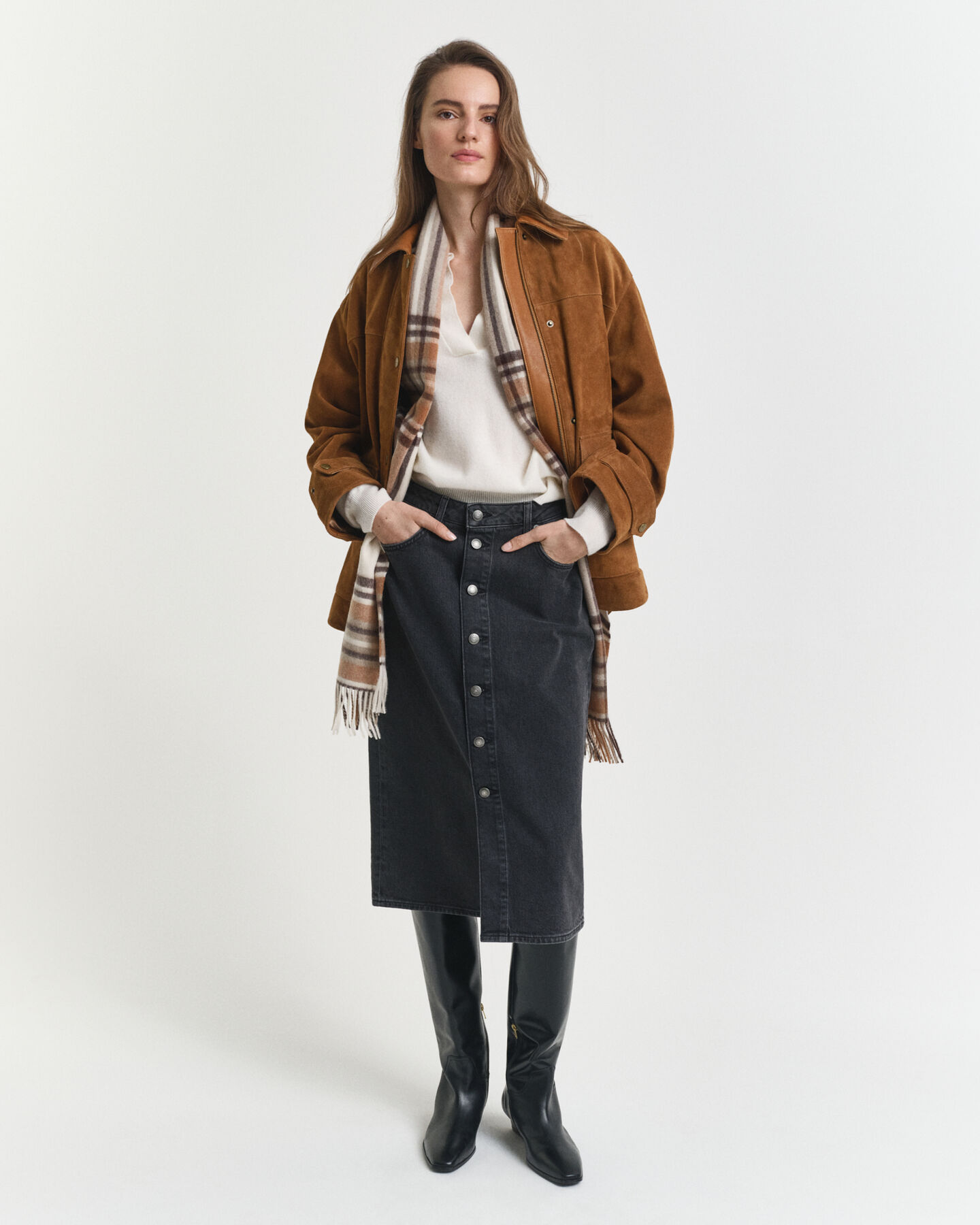 Mittellanger Jeansrock mit Knopfleiste