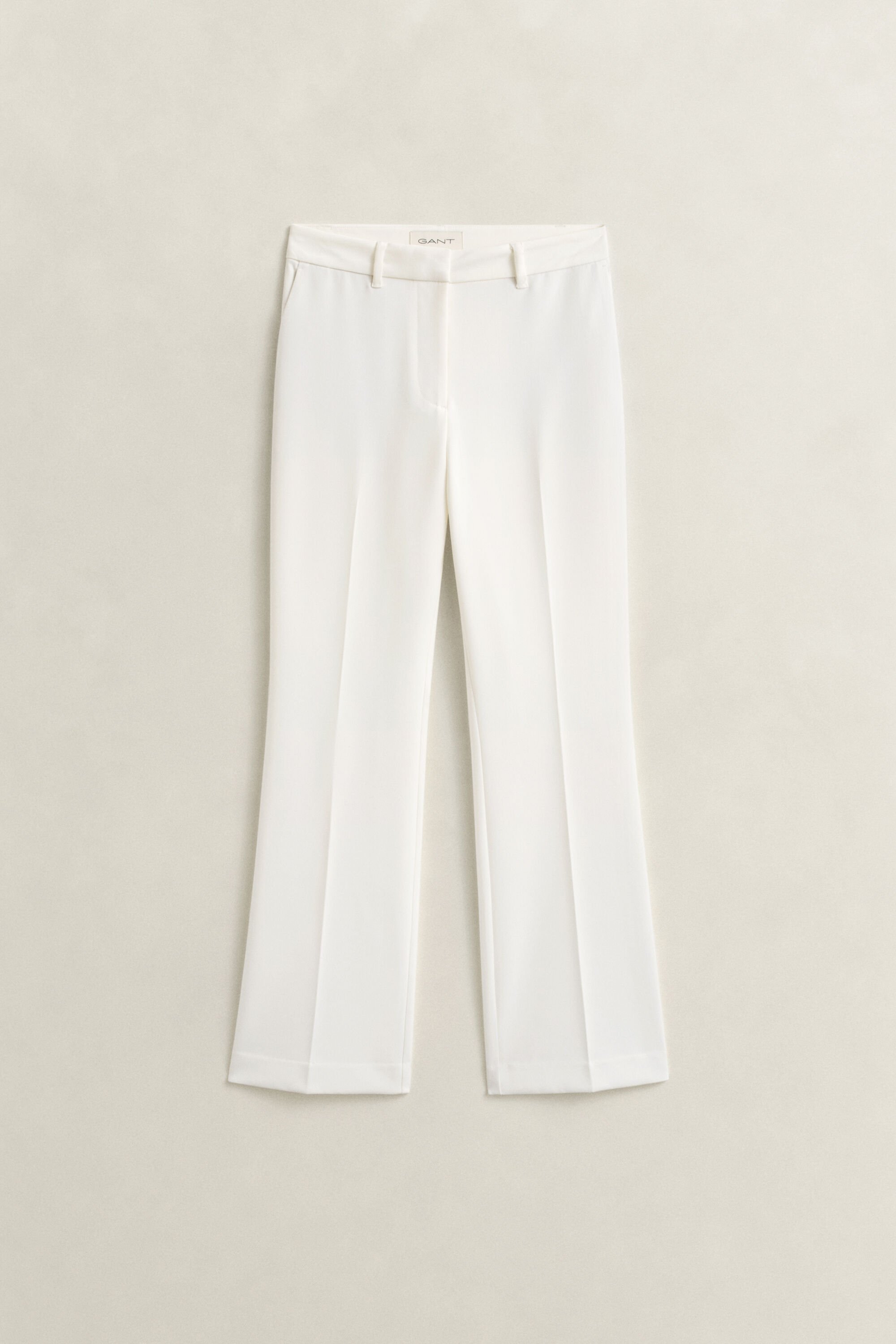 Slacks mit ausgestelltem Bein