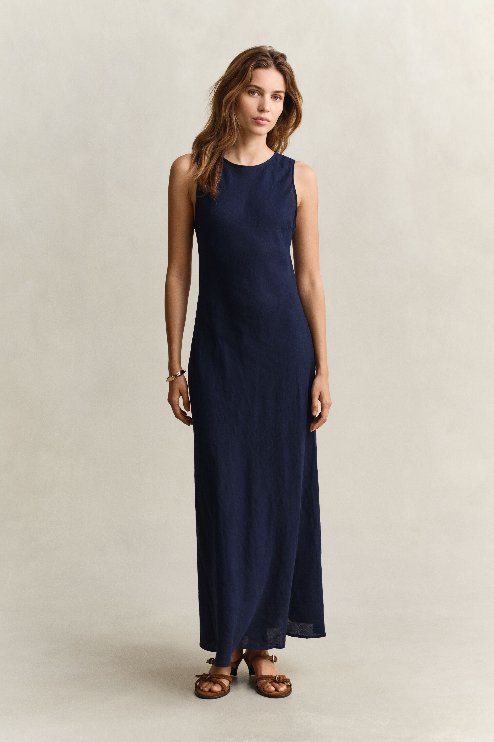 Schräg geschnittenes Midikleid aus Leinen