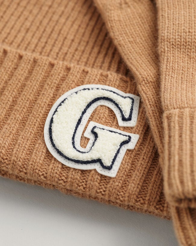 Beanie & Handschuhe mit G-Badge im Geschenkset