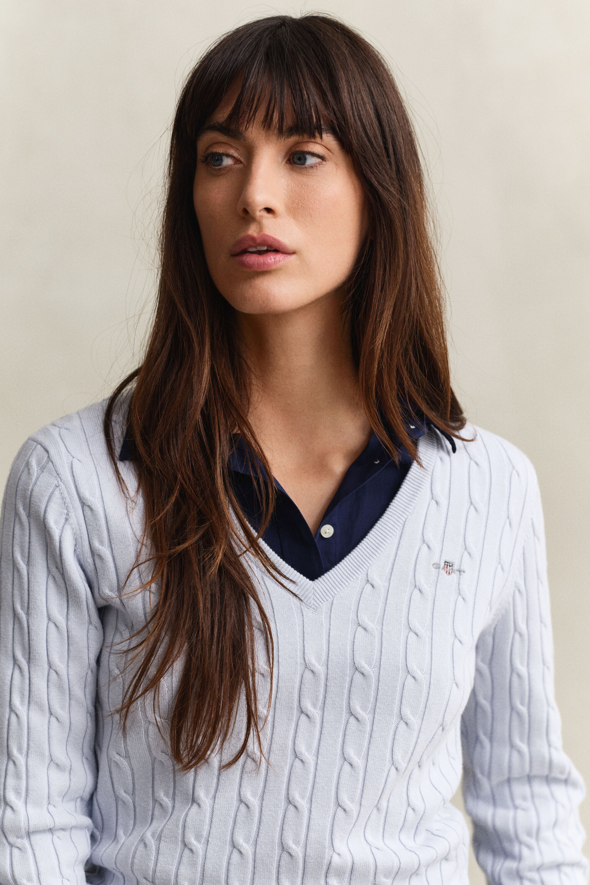 V-Neck Pullover mit Zopfmuster