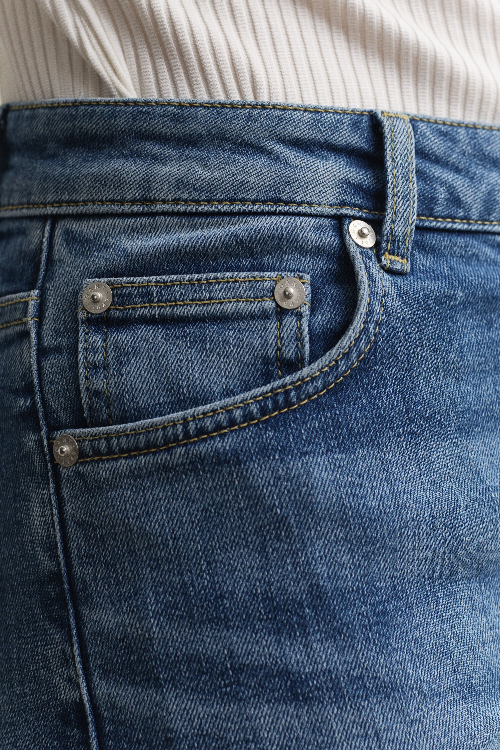 Ausgestellte Slim Fit Stretch-Jeans
