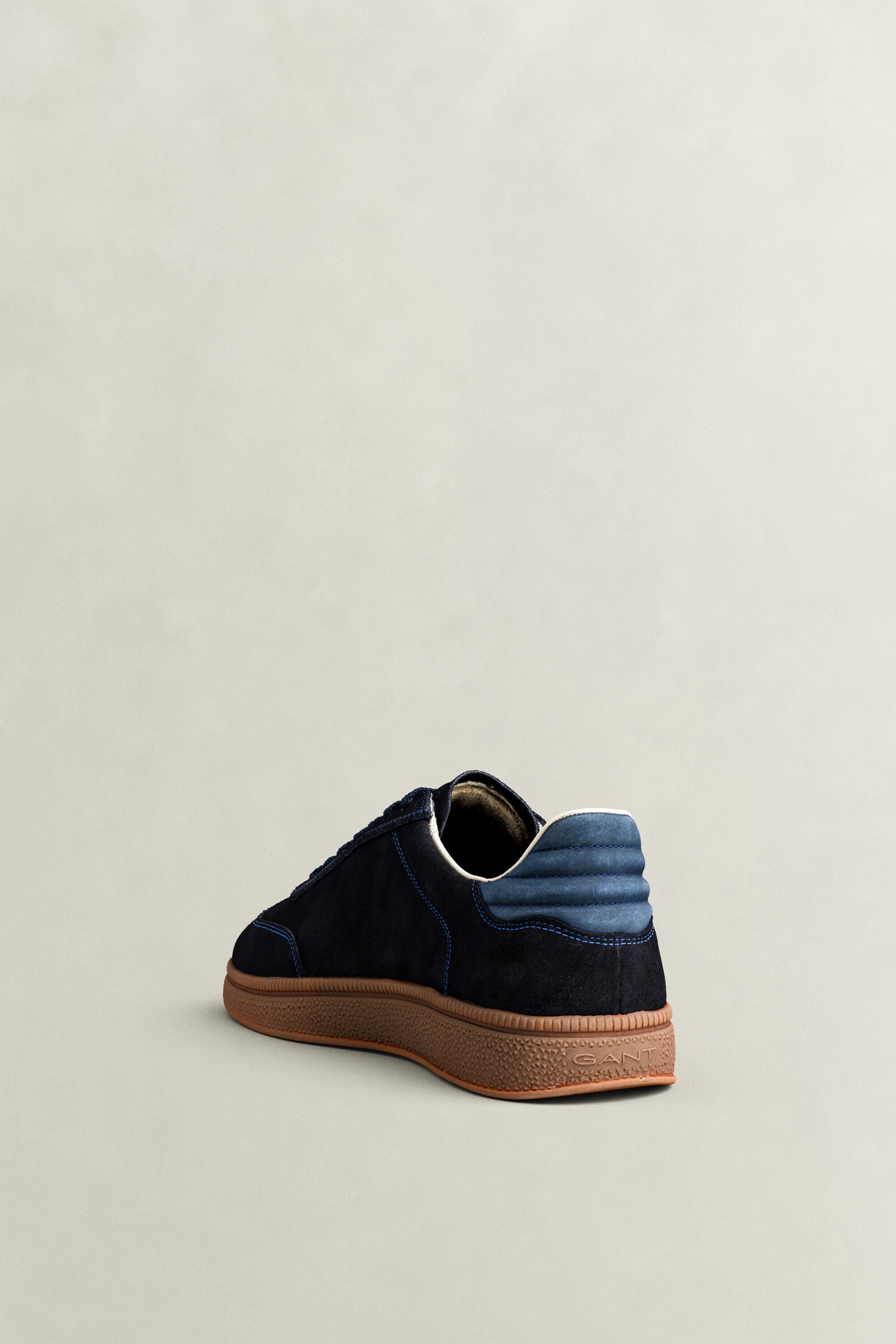 Cuzmo Sneaker aus Veloursleder