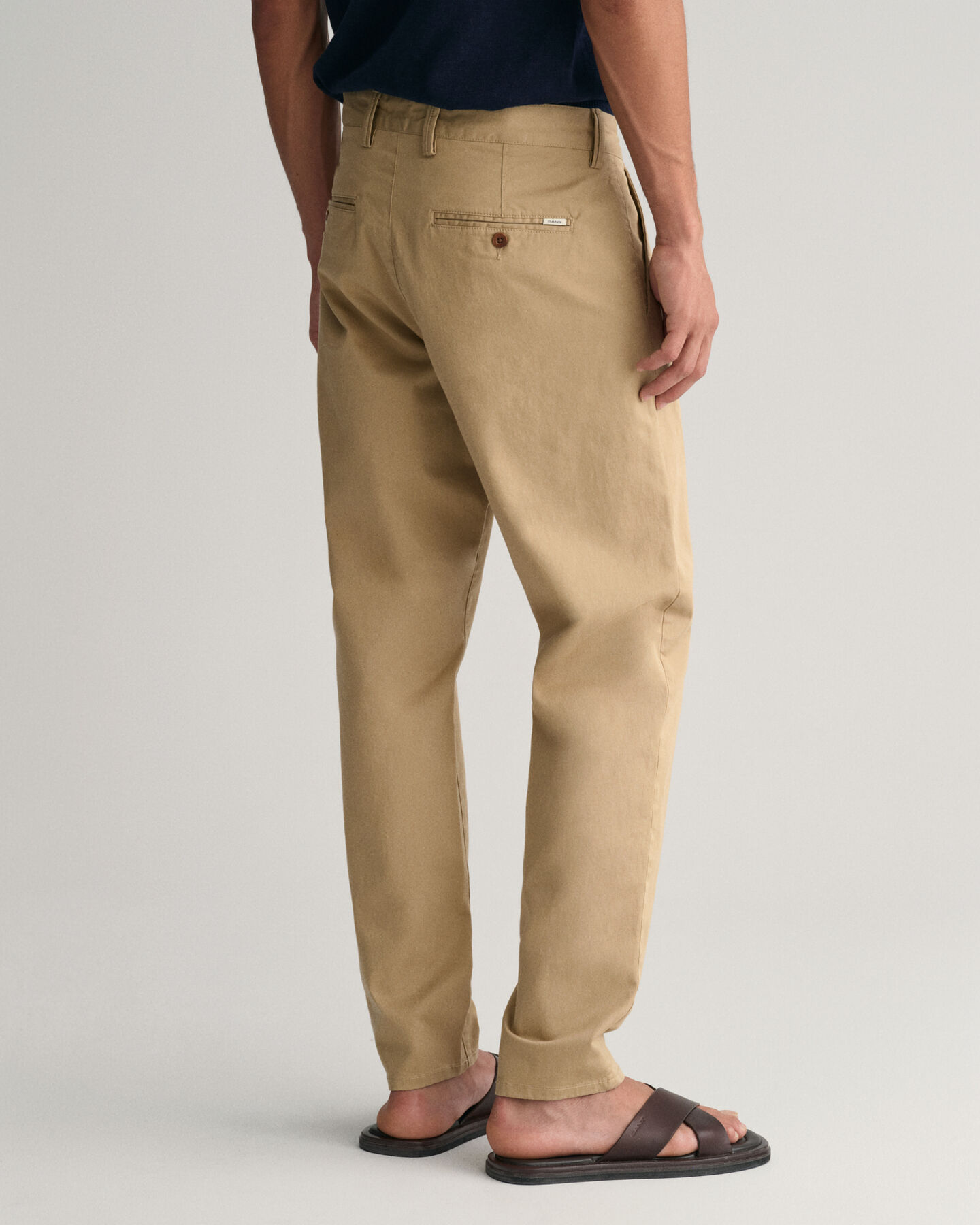Schmal zulaufende Twill Chinohose