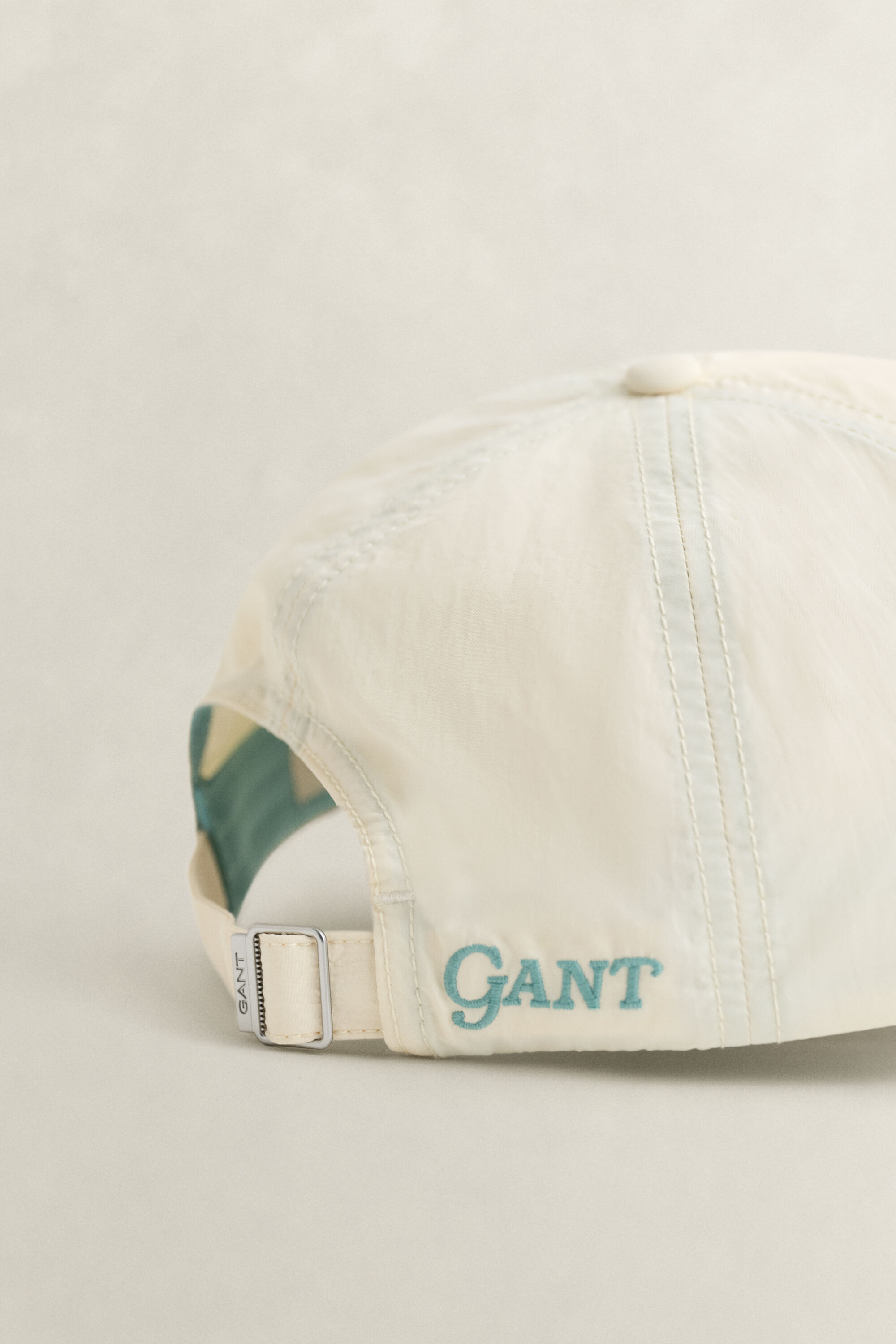 Graphic Cap in Crinkle-Optik