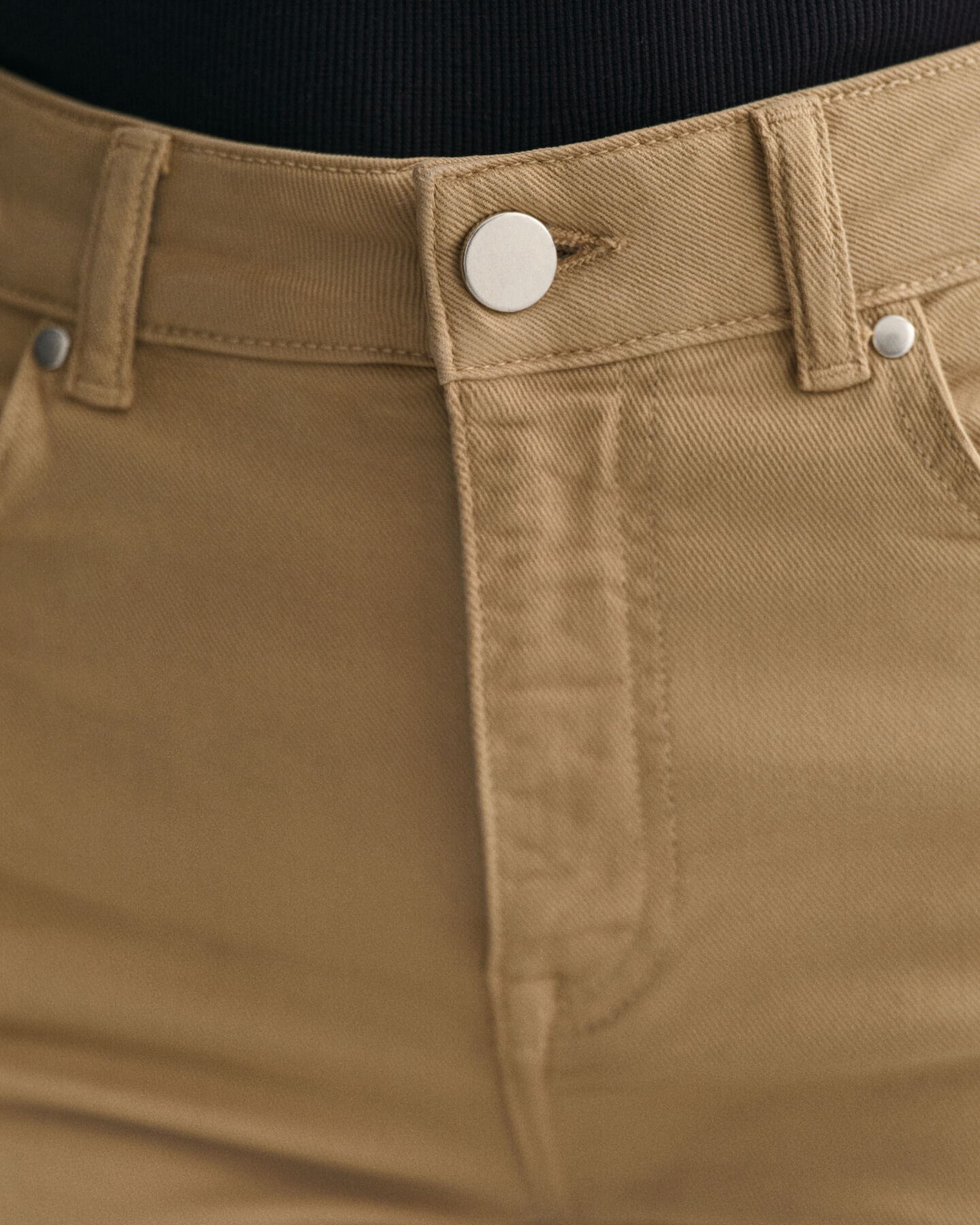 Verkürzte Color Jeans mit weitem Bein