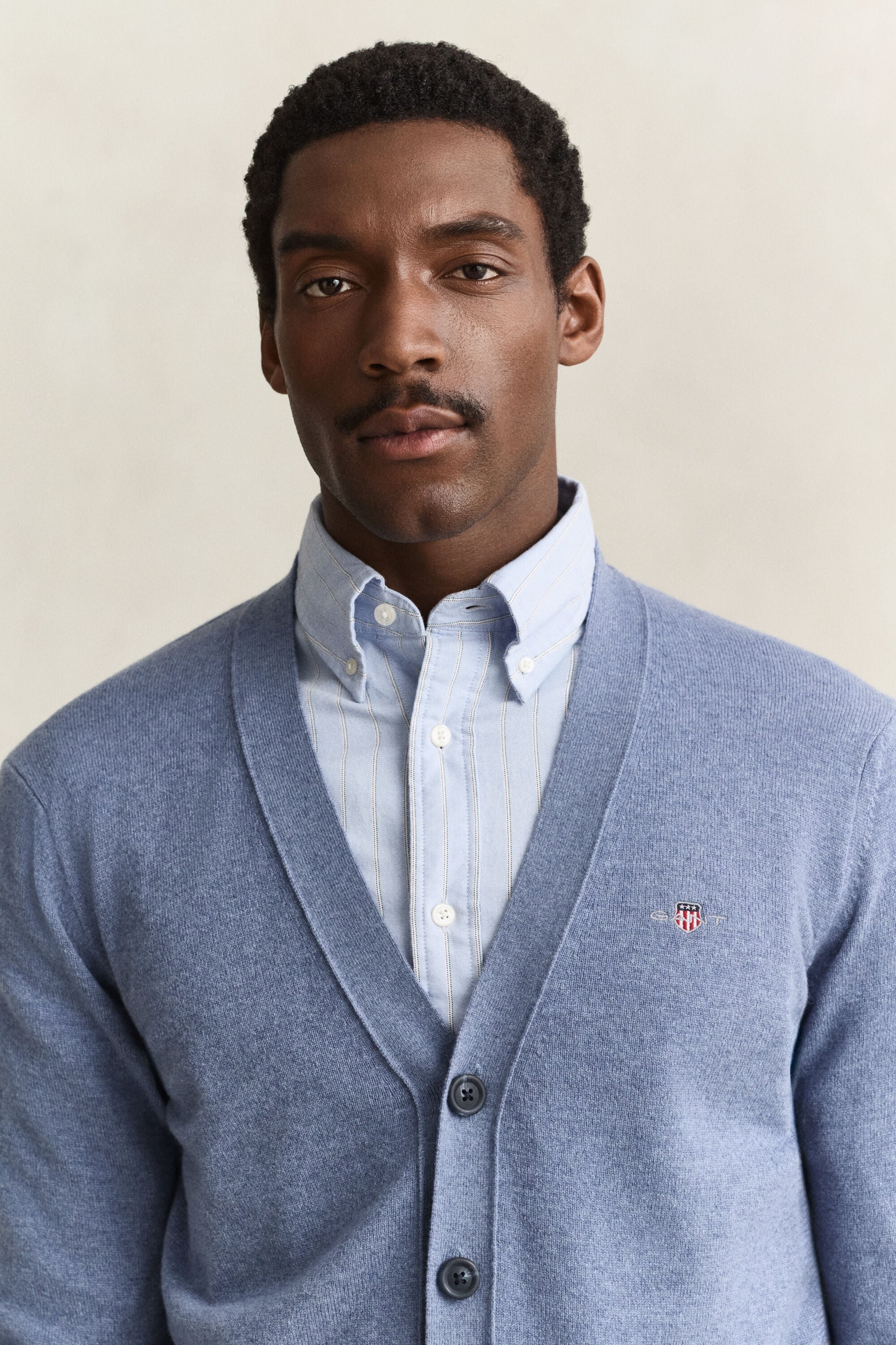 V-Neck Strickjacke aus Lambswool