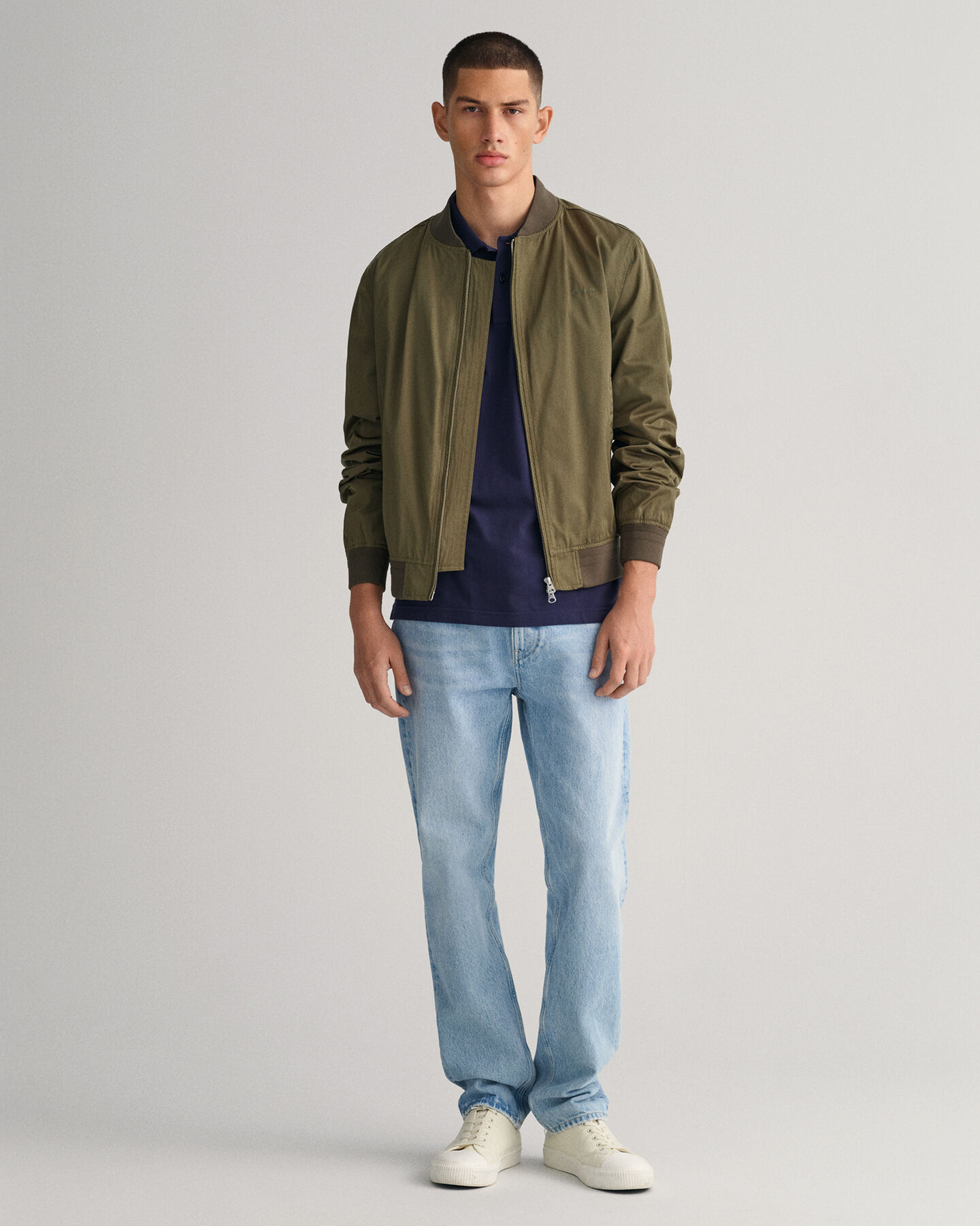 Gestreiftes Piqu&eacute; Poloshirt mit Kontrastkragen