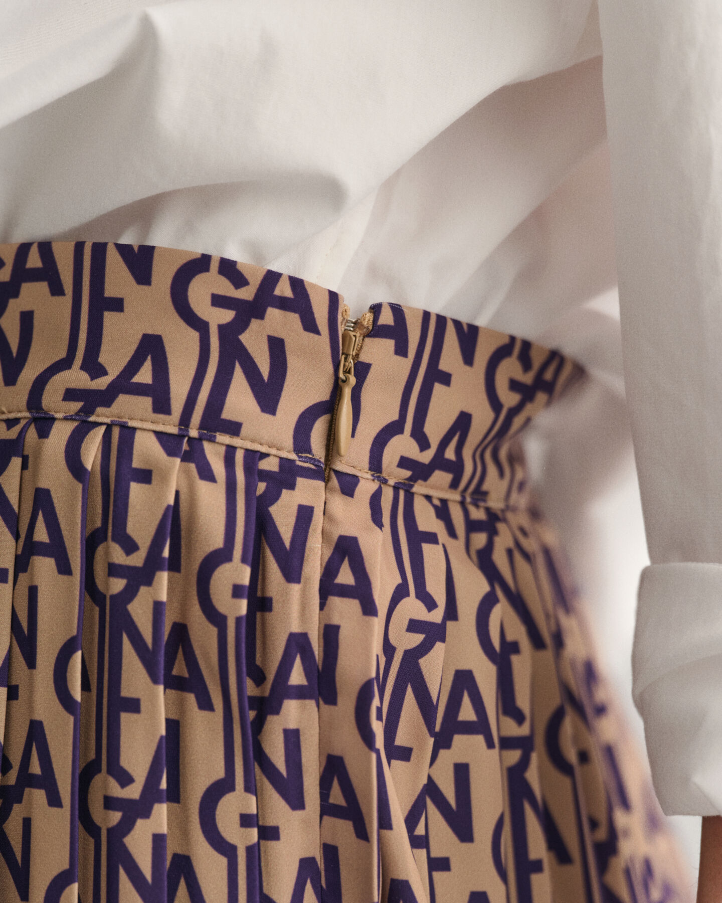 Monogram Faltenrock mit Print