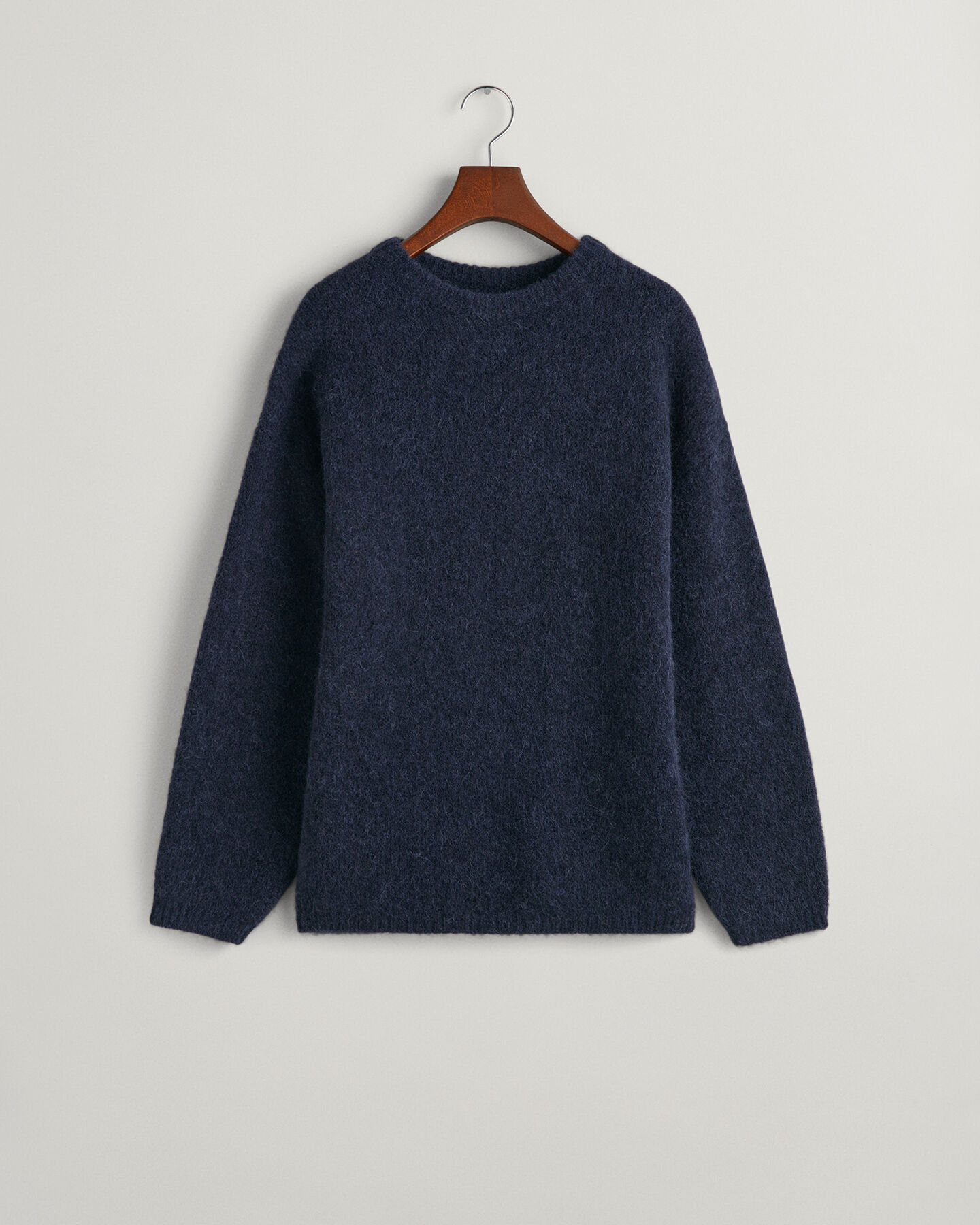 Rundhalspullover mit haariger Struktur