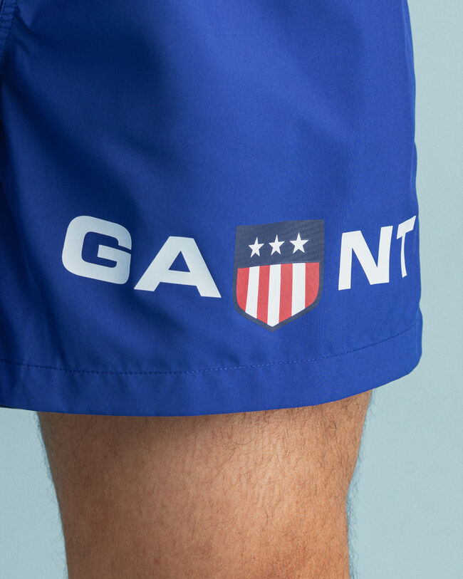 Classic Fit Retro Shield Badeshorts