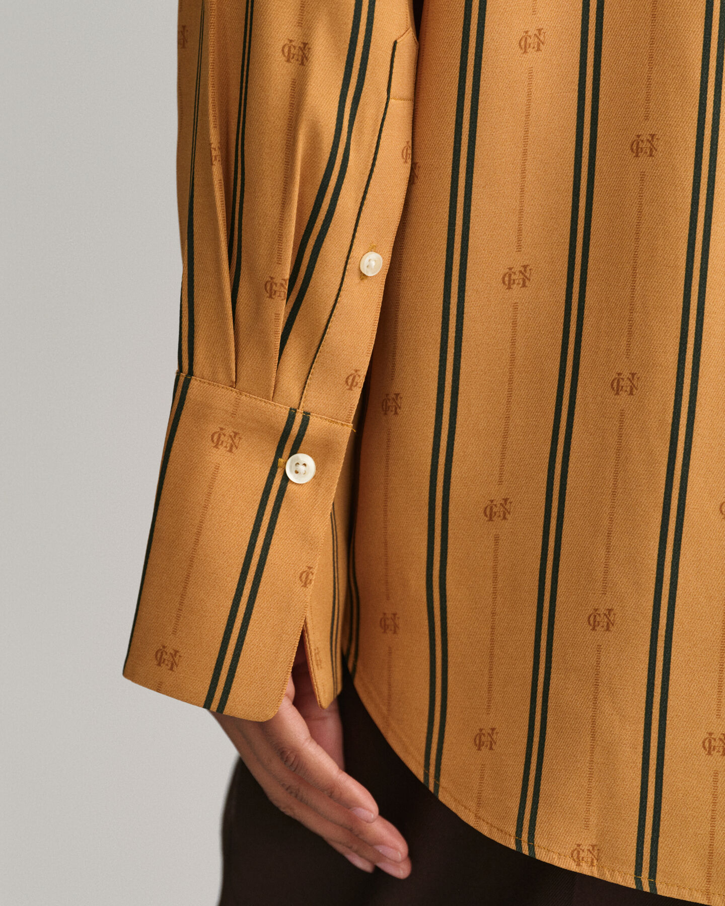 Relaxed Fit Monogram Bluse mit Streifen