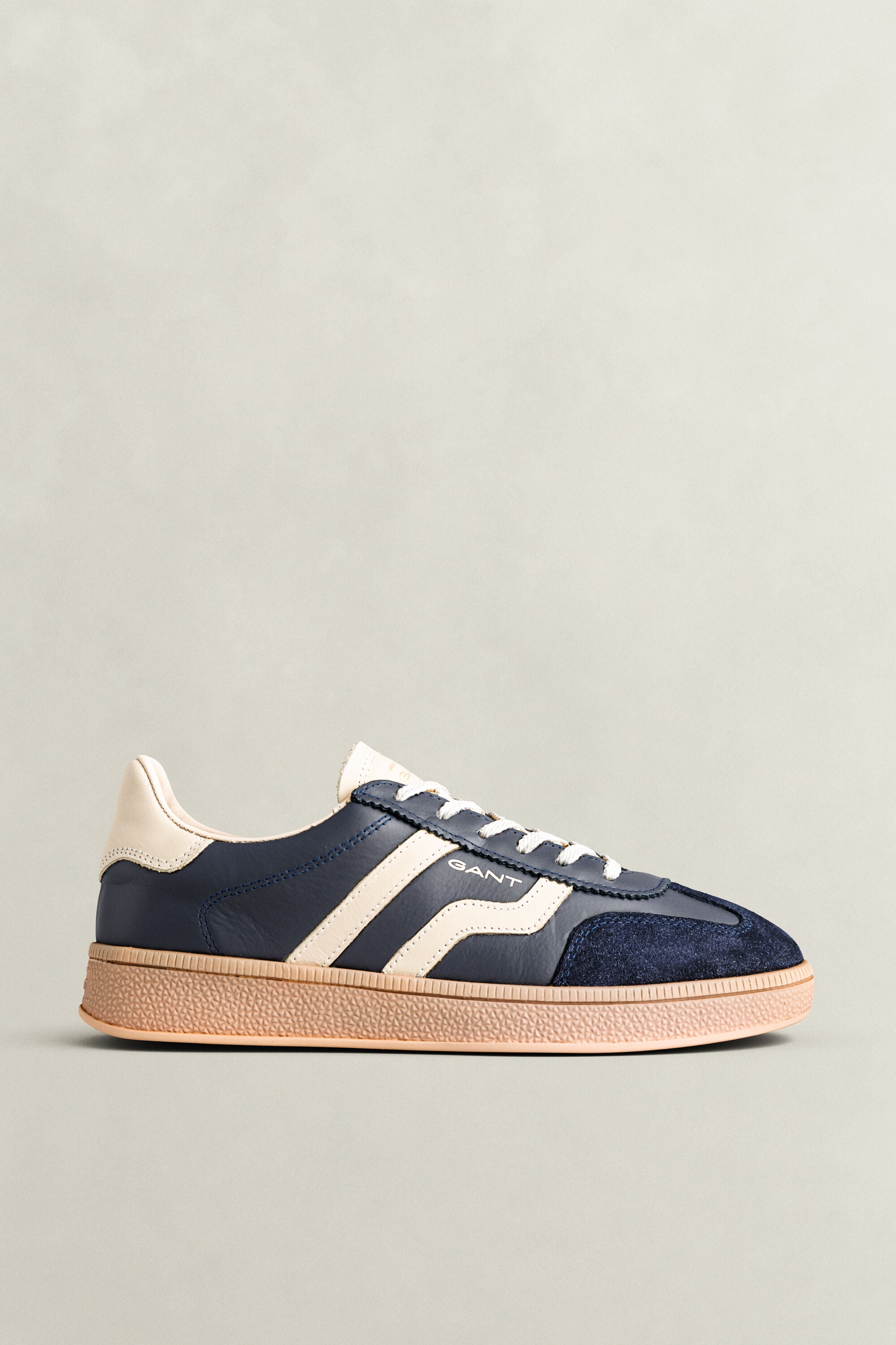 Cuzima Sneaker aus Veloursleder