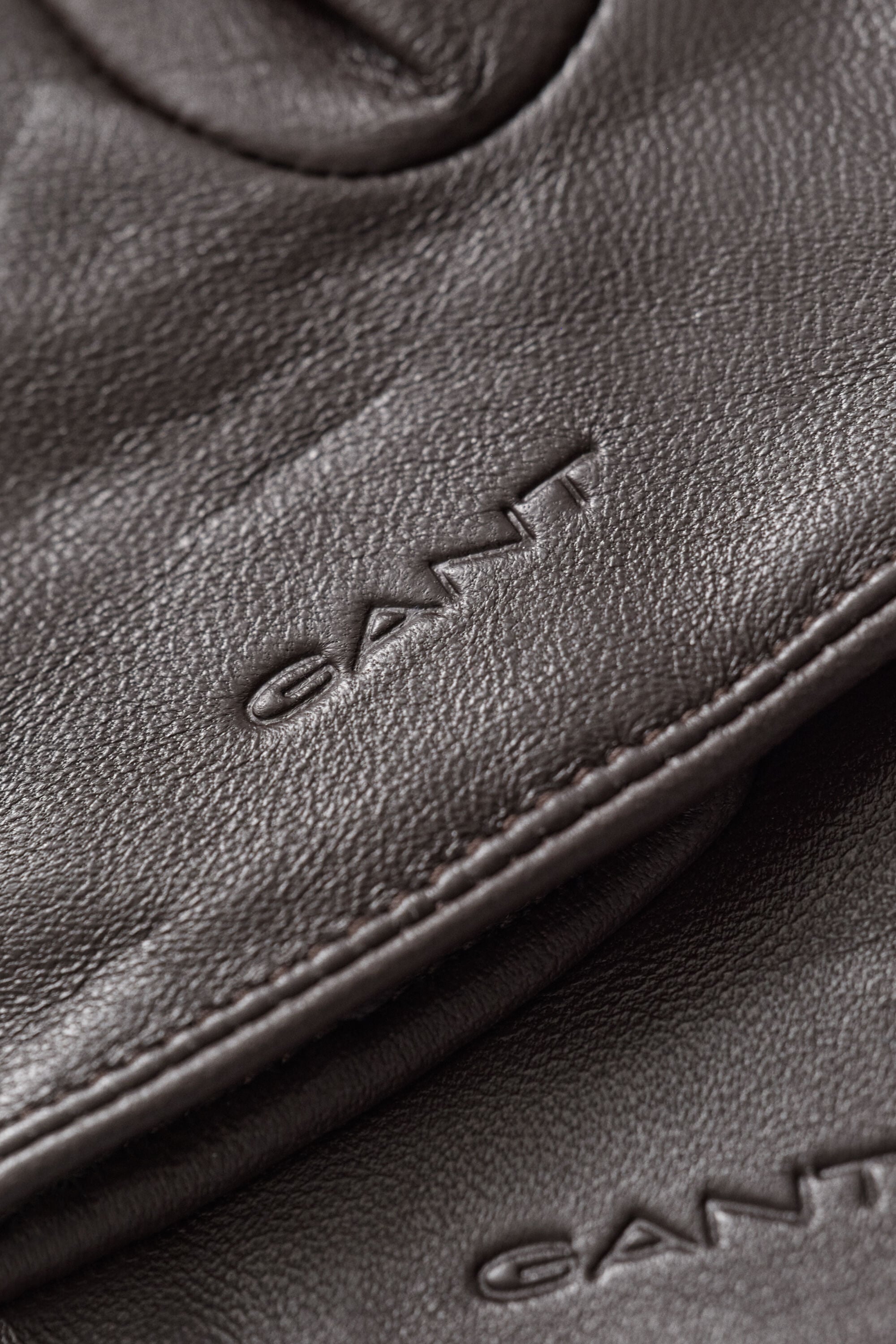 Handschuhe aus Glatt- und Veloursleder