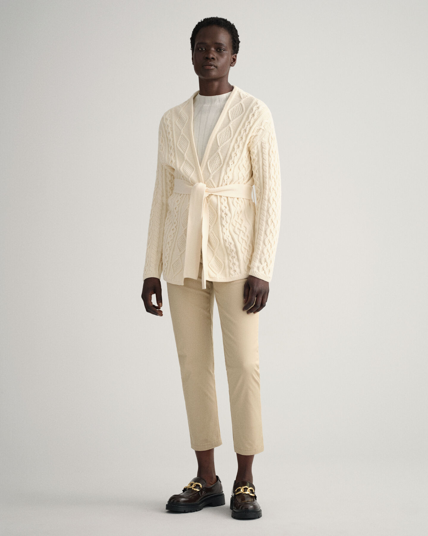 Wickelstrickjacke mit Zopfmuster