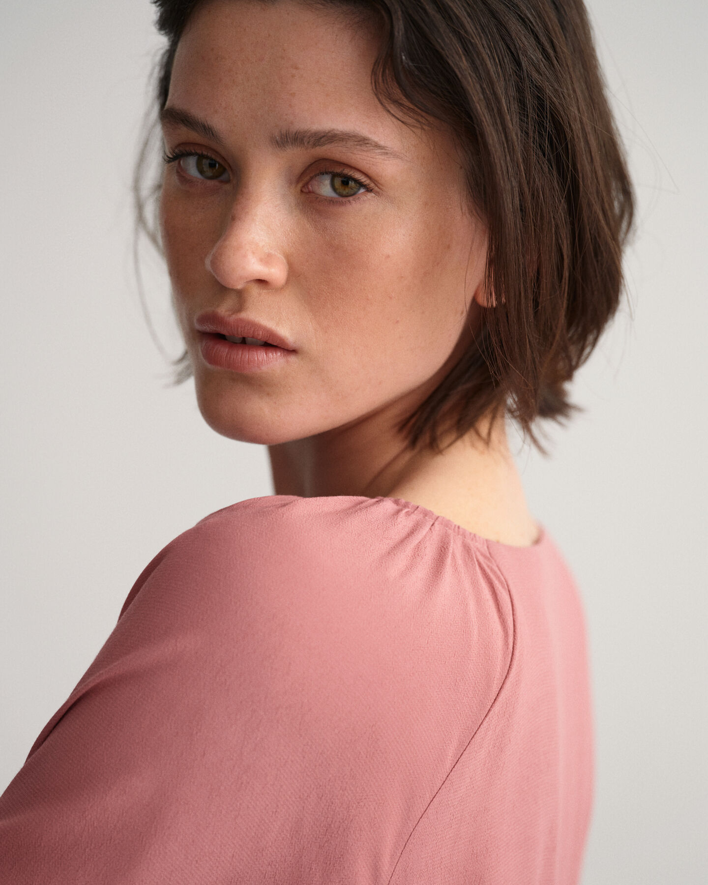 Kleid mit U-Boot-Ausschnitt