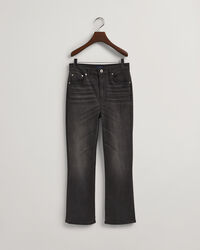 Verk&uuml;rzte Jeans mit ausgestelltem Bein