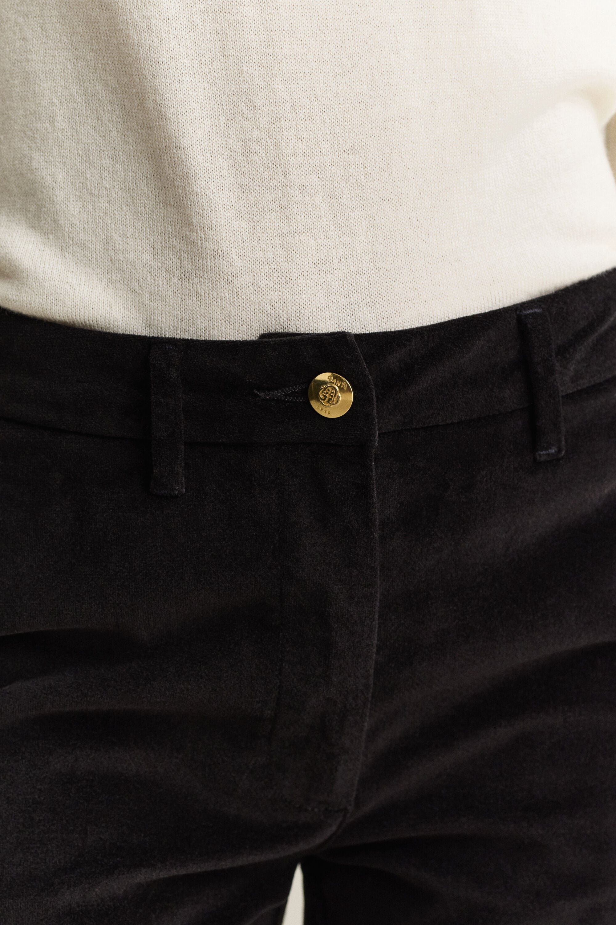 Ausgestellte Samthose