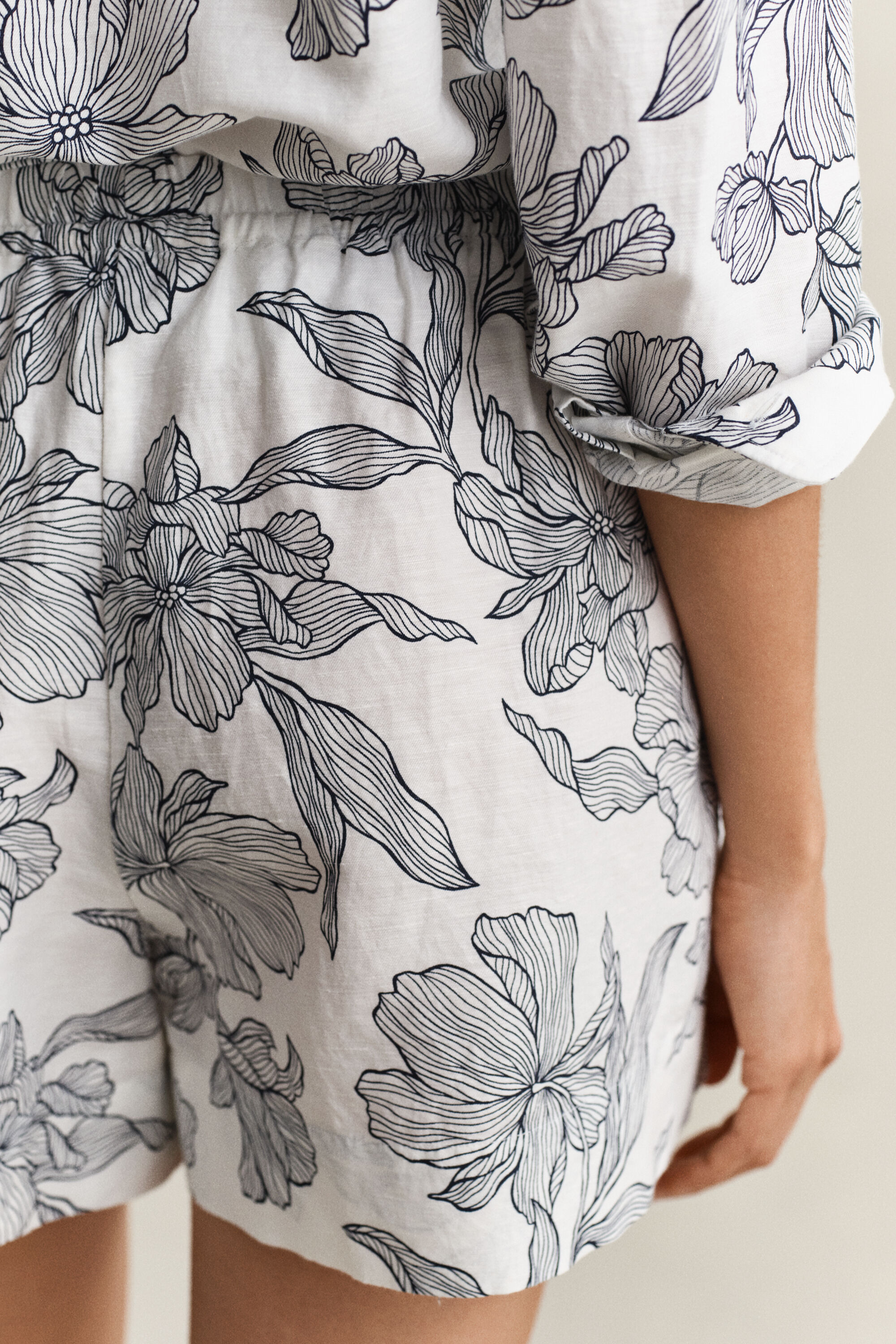 Geblümte Shorts aus Leinen