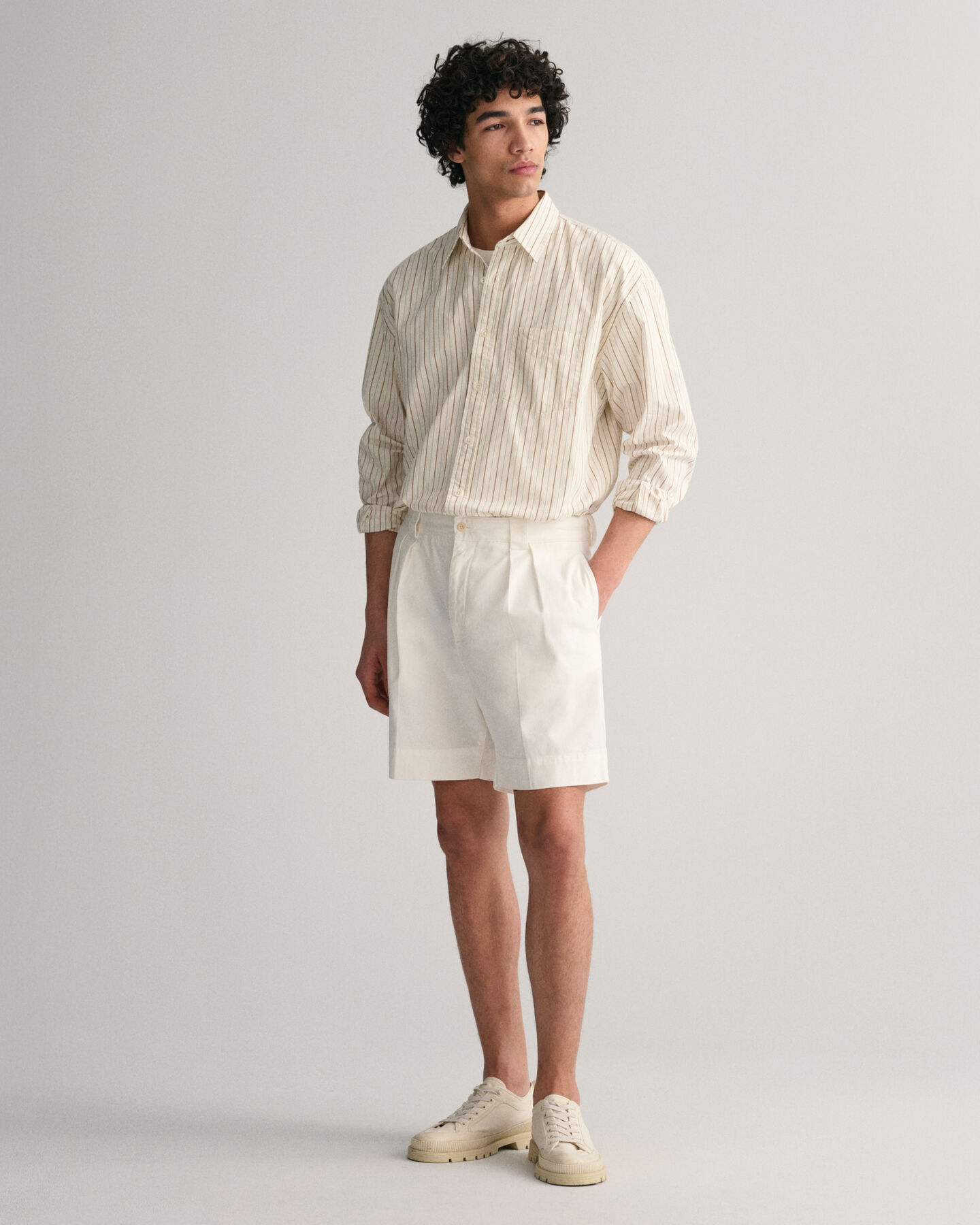 Twill-Chinoshorts mit Bundfalten