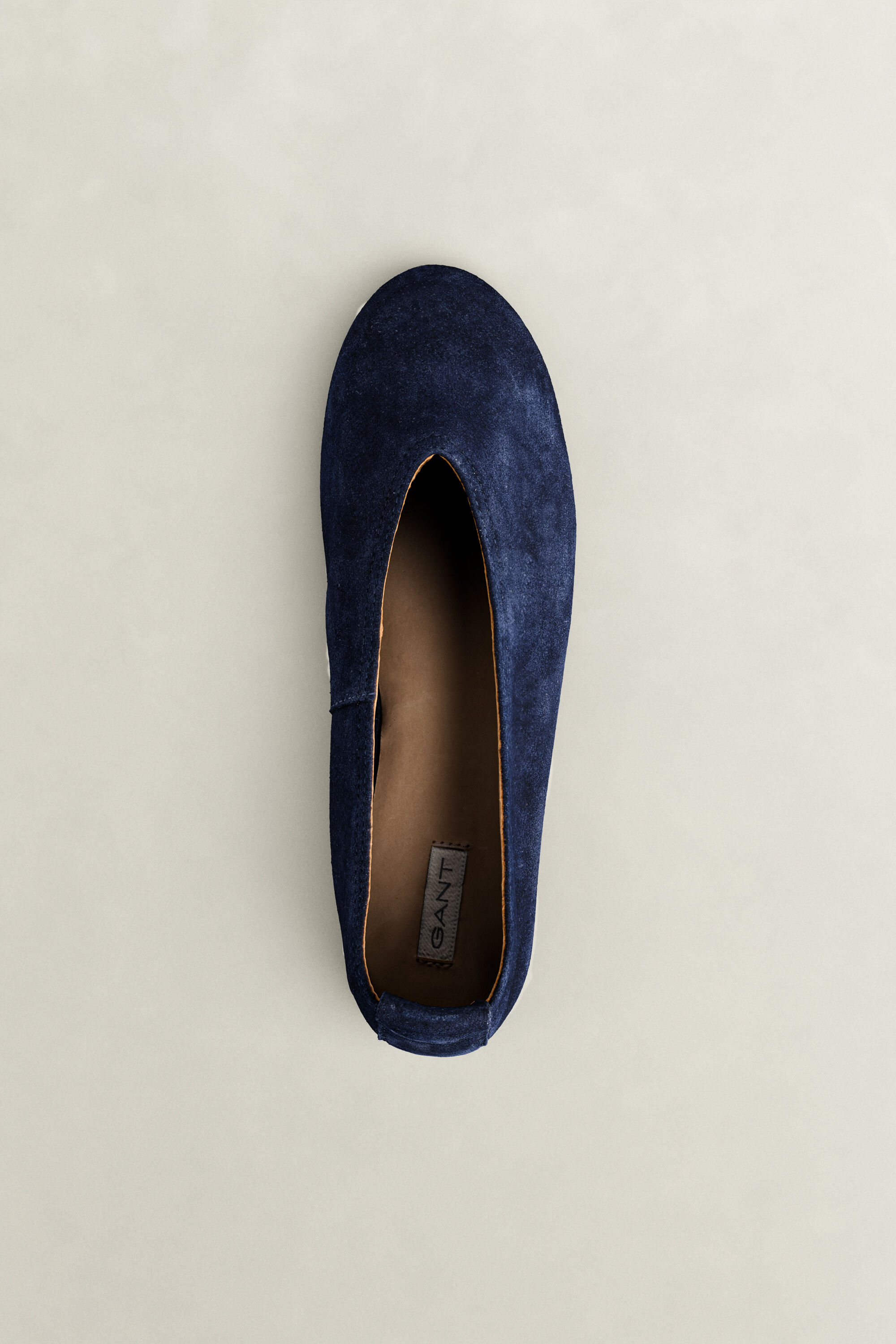 Chadii Ballerina aus Veloursleder