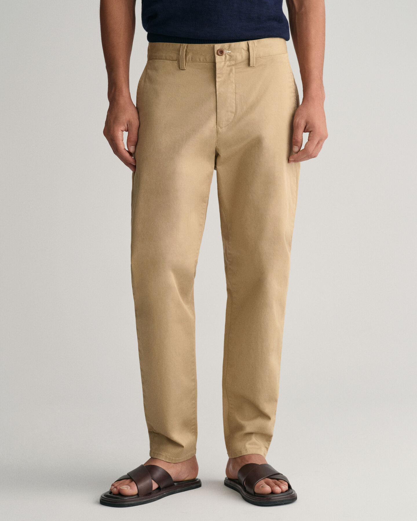 Schmal zulaufende Twill Chinohose