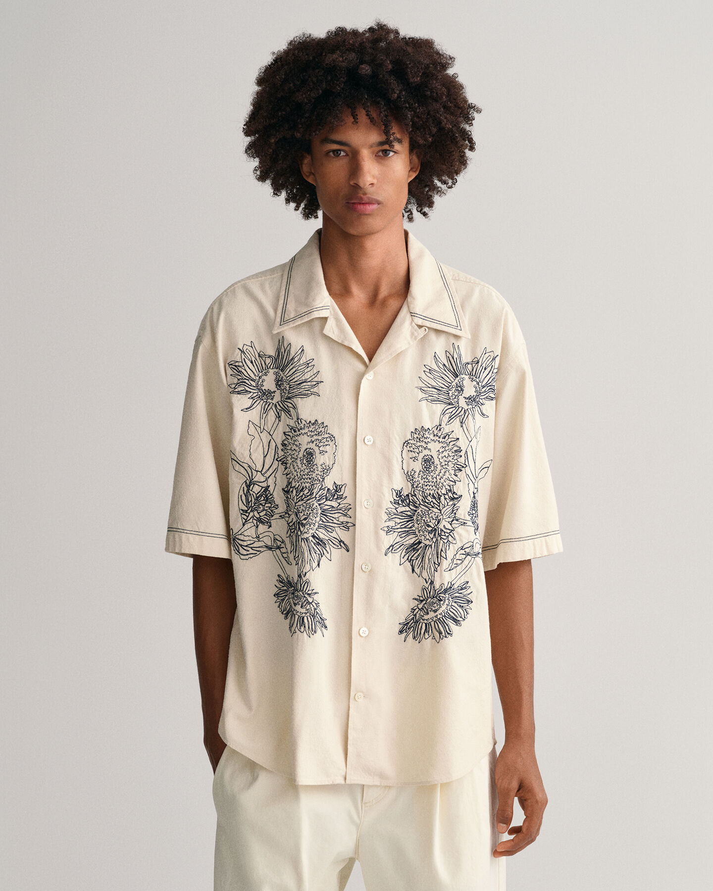 Oversized Kurzarmhemd mit Stickerei