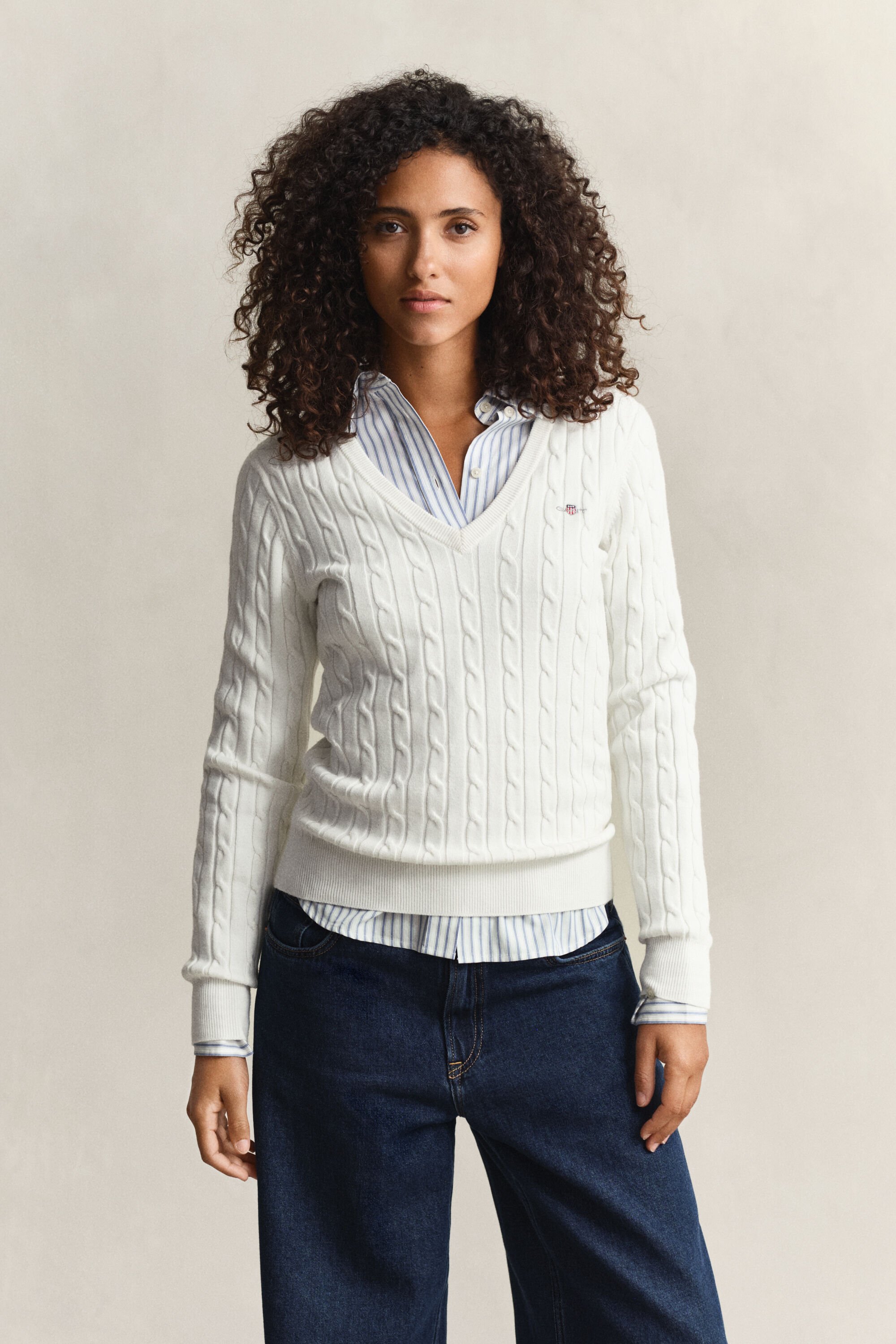 V-Neck Pullover mit Zopfmuster