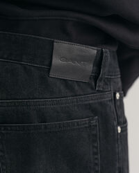 Relaxed Fit Jeans mit schmal zulaufendem Bein