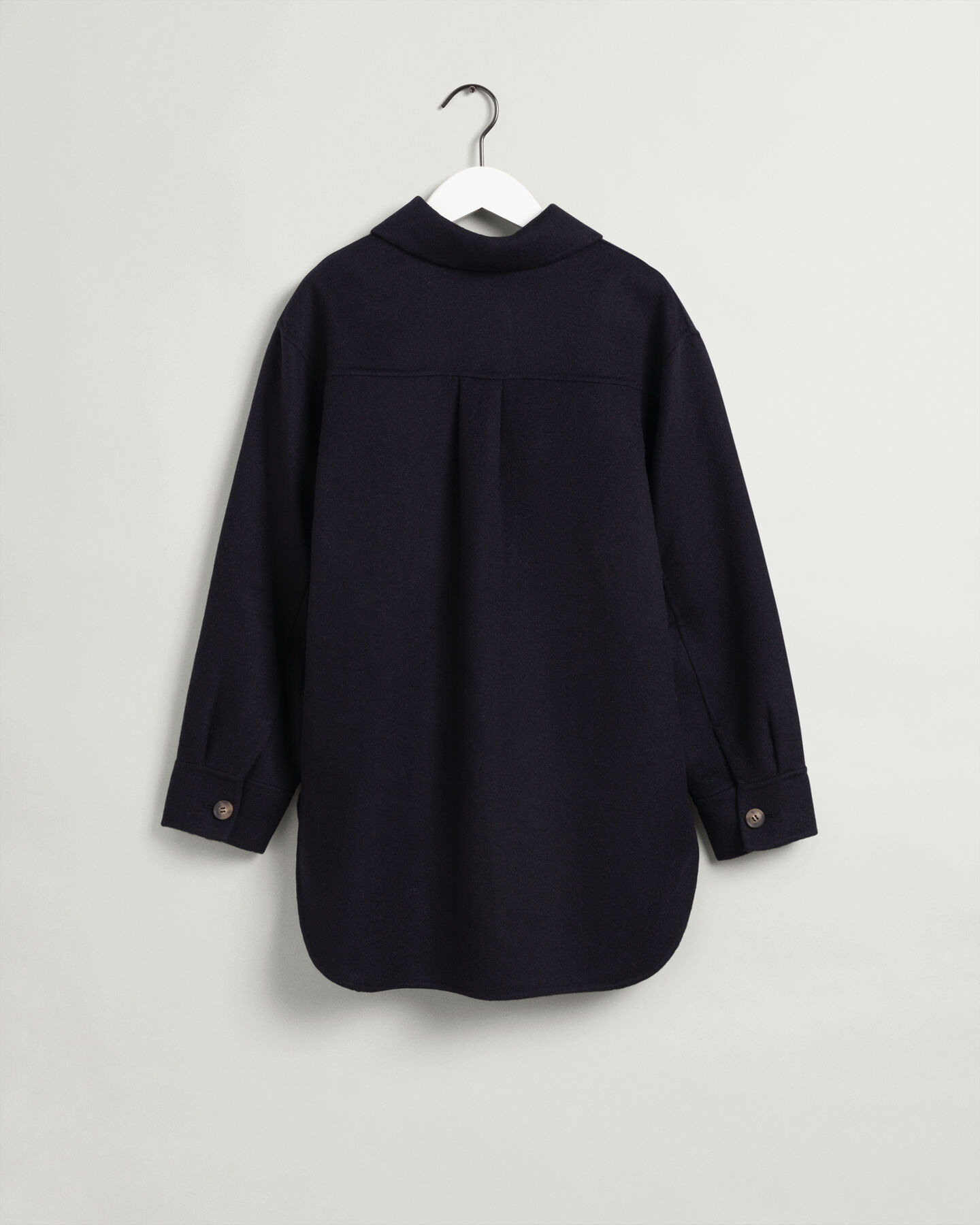 Handbestickte Hemdjacke