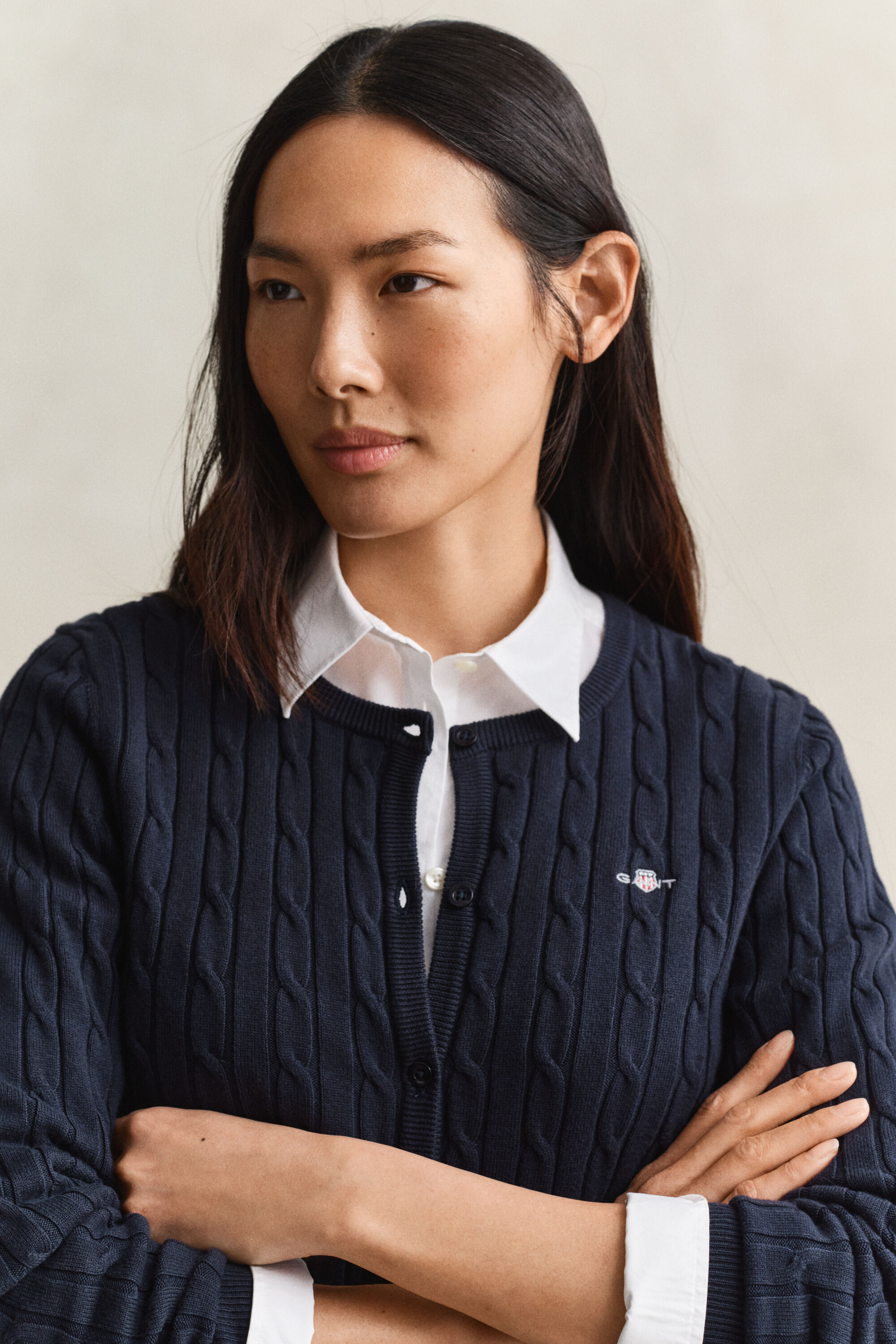 Strickjacke aus Stretch-Baumwolle mit Zopfmuster