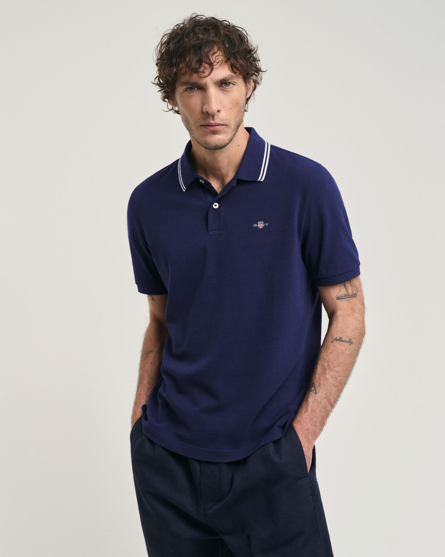 Seasonal Essential Tipped Piqu&eacute; Poloshirt mit Kontrast