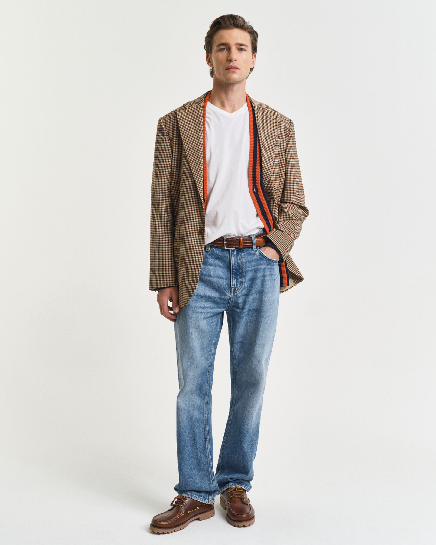 Slim Fit Shield T-Shirt mit V-Ausschnitt