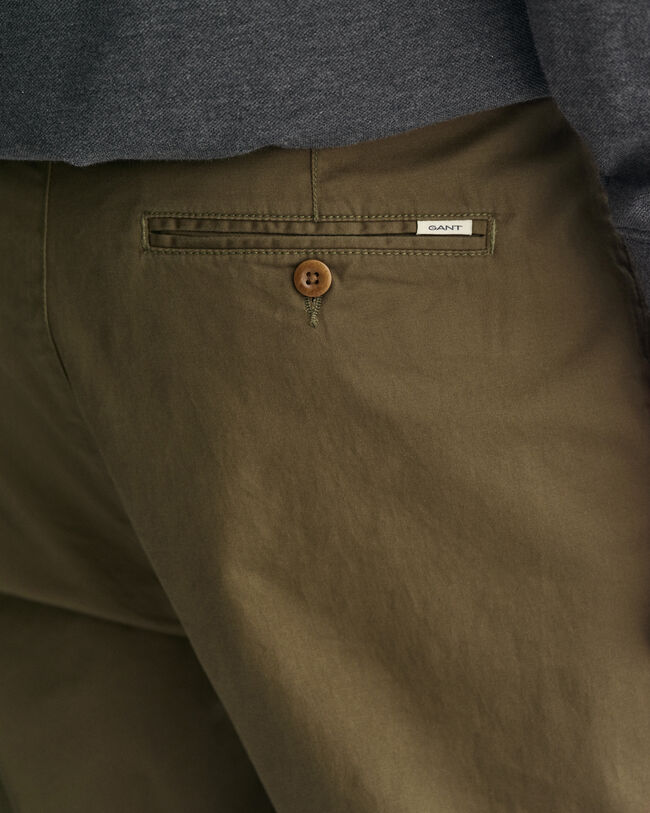 Schmal zulaufende Twill Chinohose